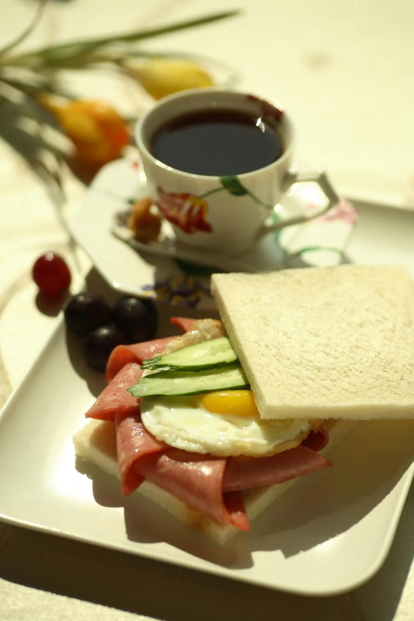 Restaurant/places to eat in CHATEAU MOTEL (Crystal Code Museum)