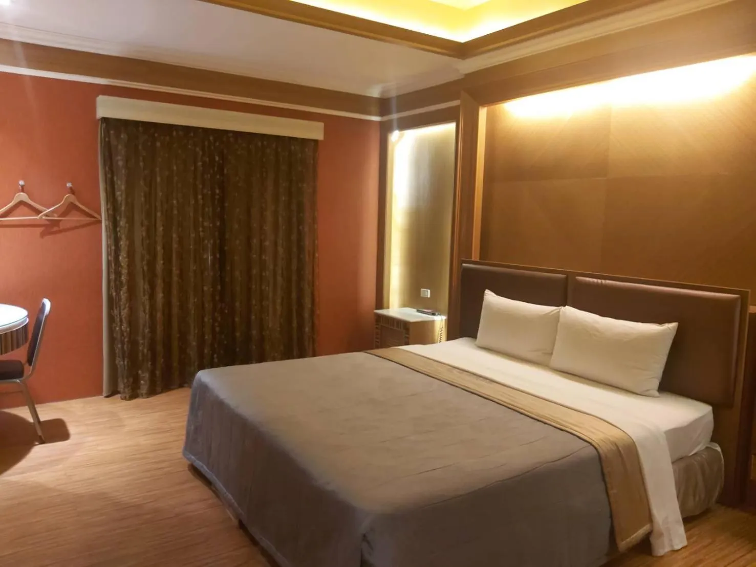 Bed in CHATEAU MOTEL (Crystal Code Museum)