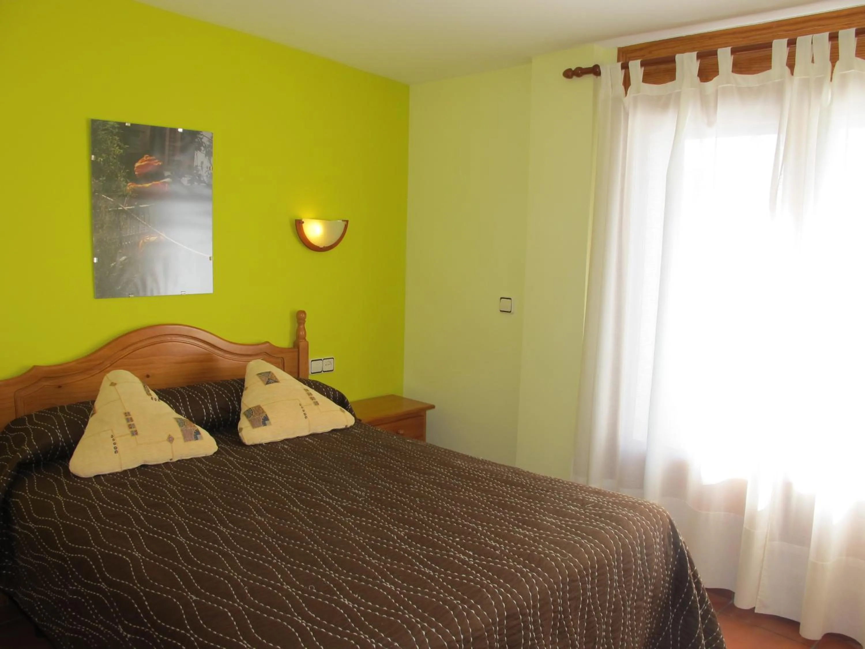 Balcony/Terrace, Bed in Hostal Gúdar