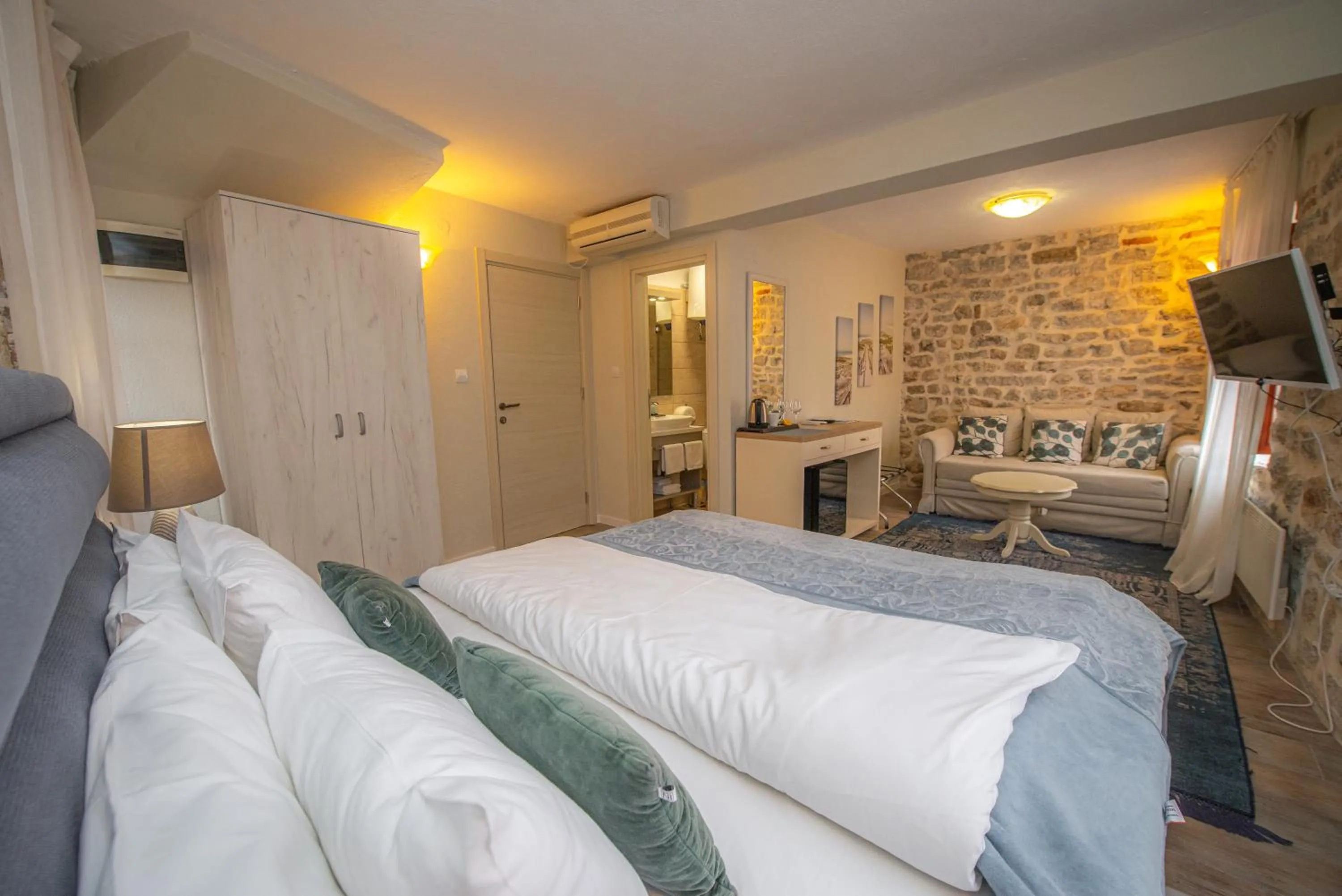 Bed in Antika Guesthouse