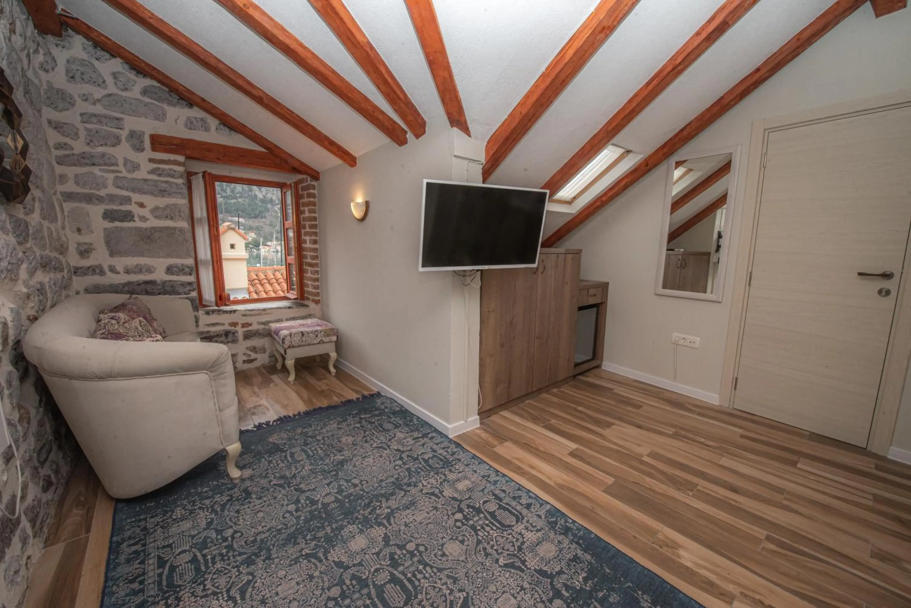 TV and multimedia in Antika Guesthouse