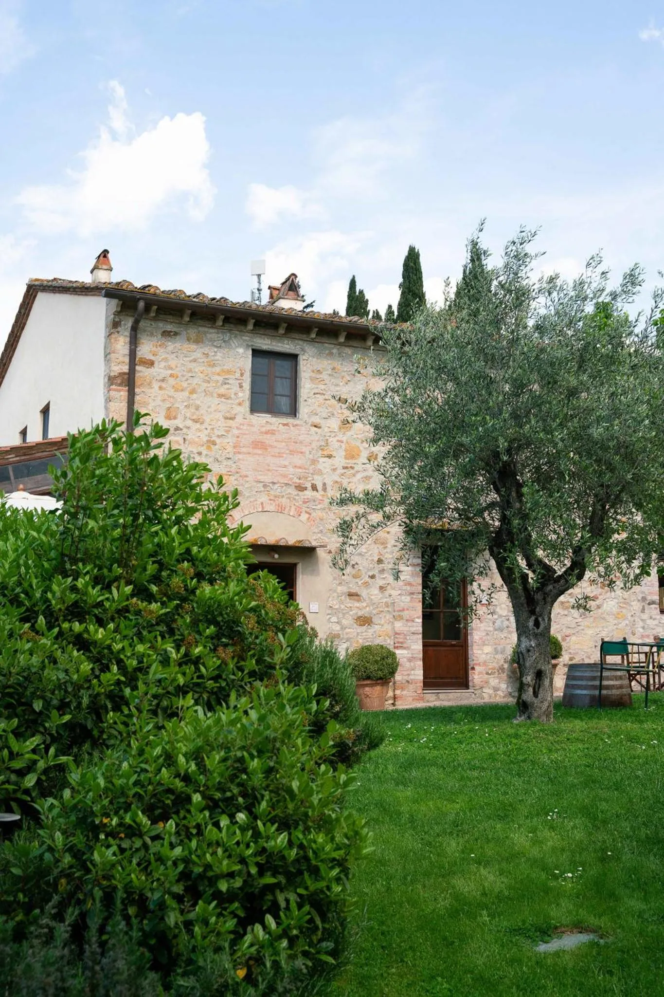 Property building in Fonte De' Medici