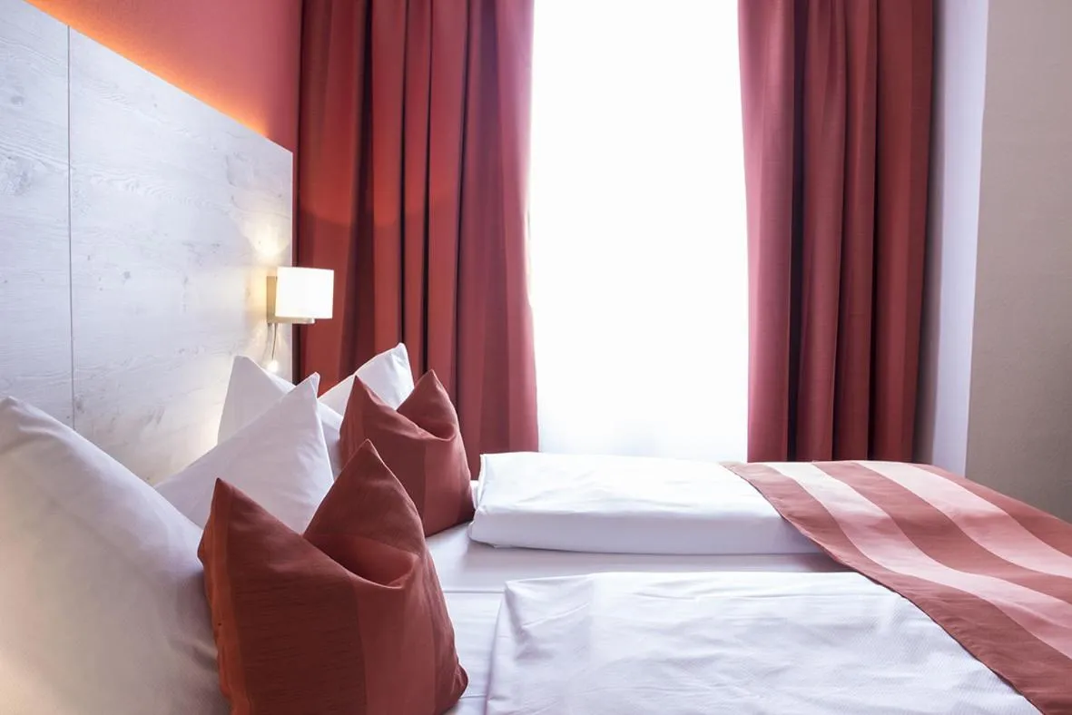 Bedroom, Bed in Hotel Schlee