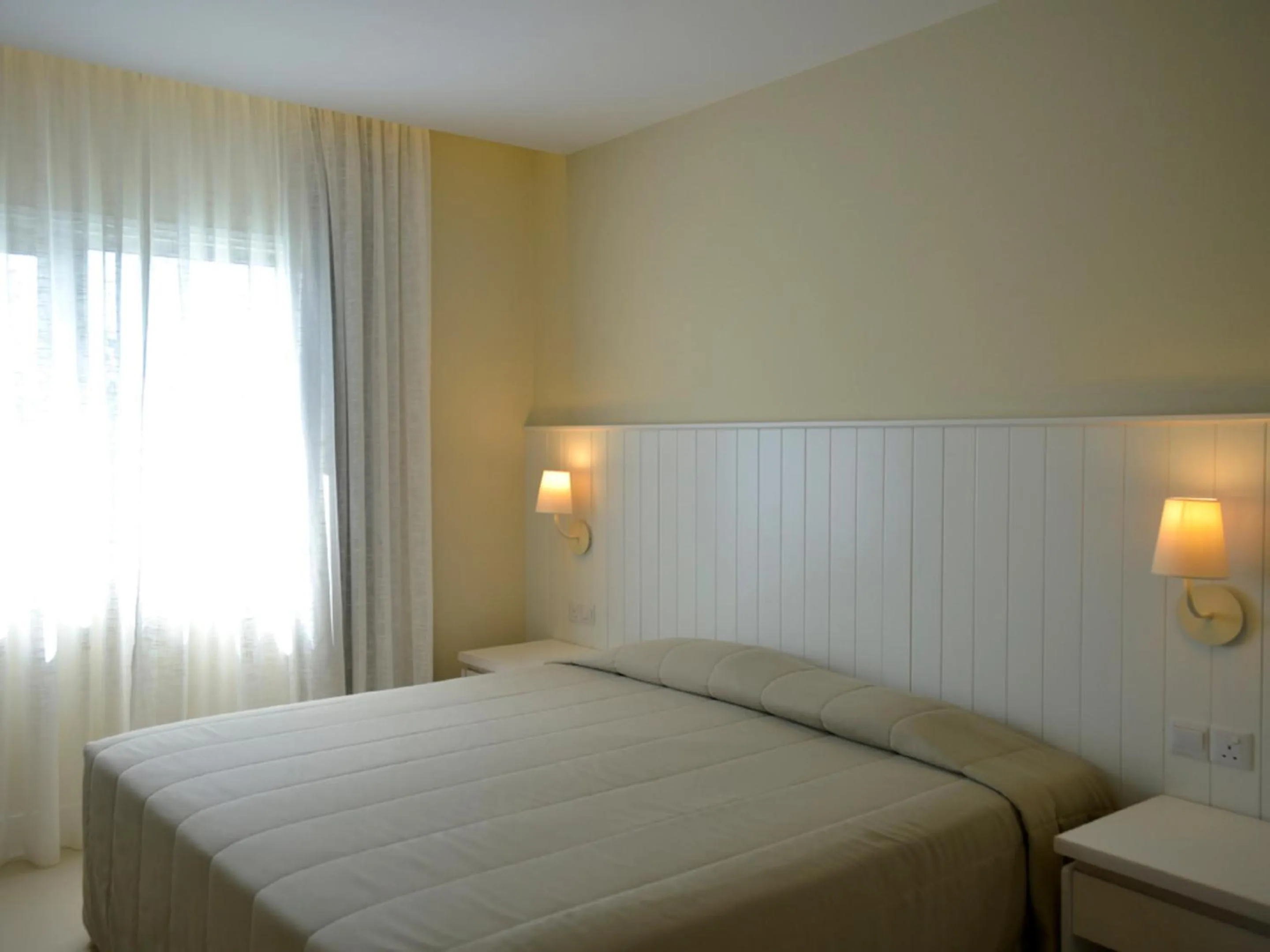 Bed in Sunrise Gardens Aparthotel