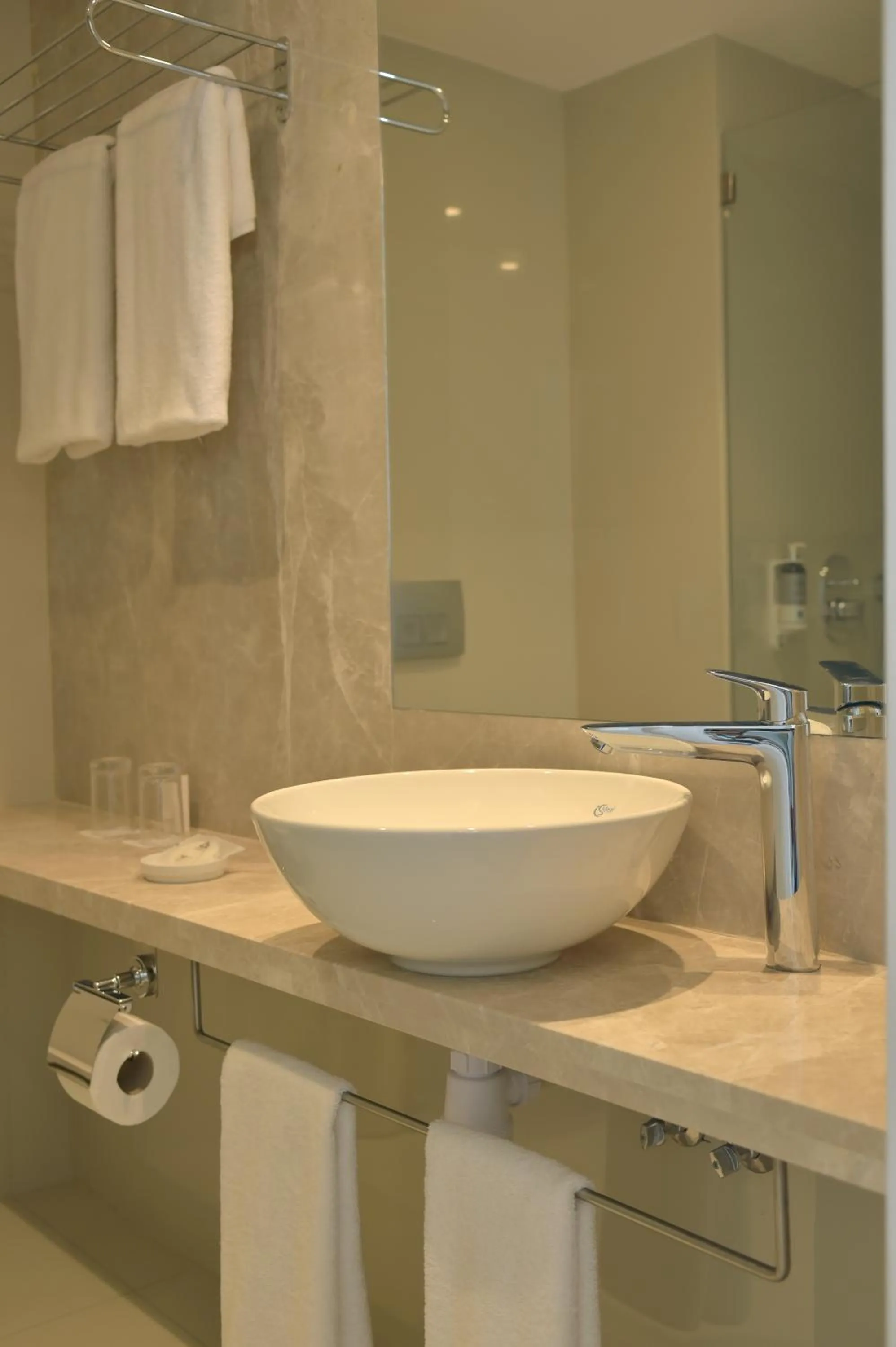 Bathroom in Sunrise Gardens Aparthotel