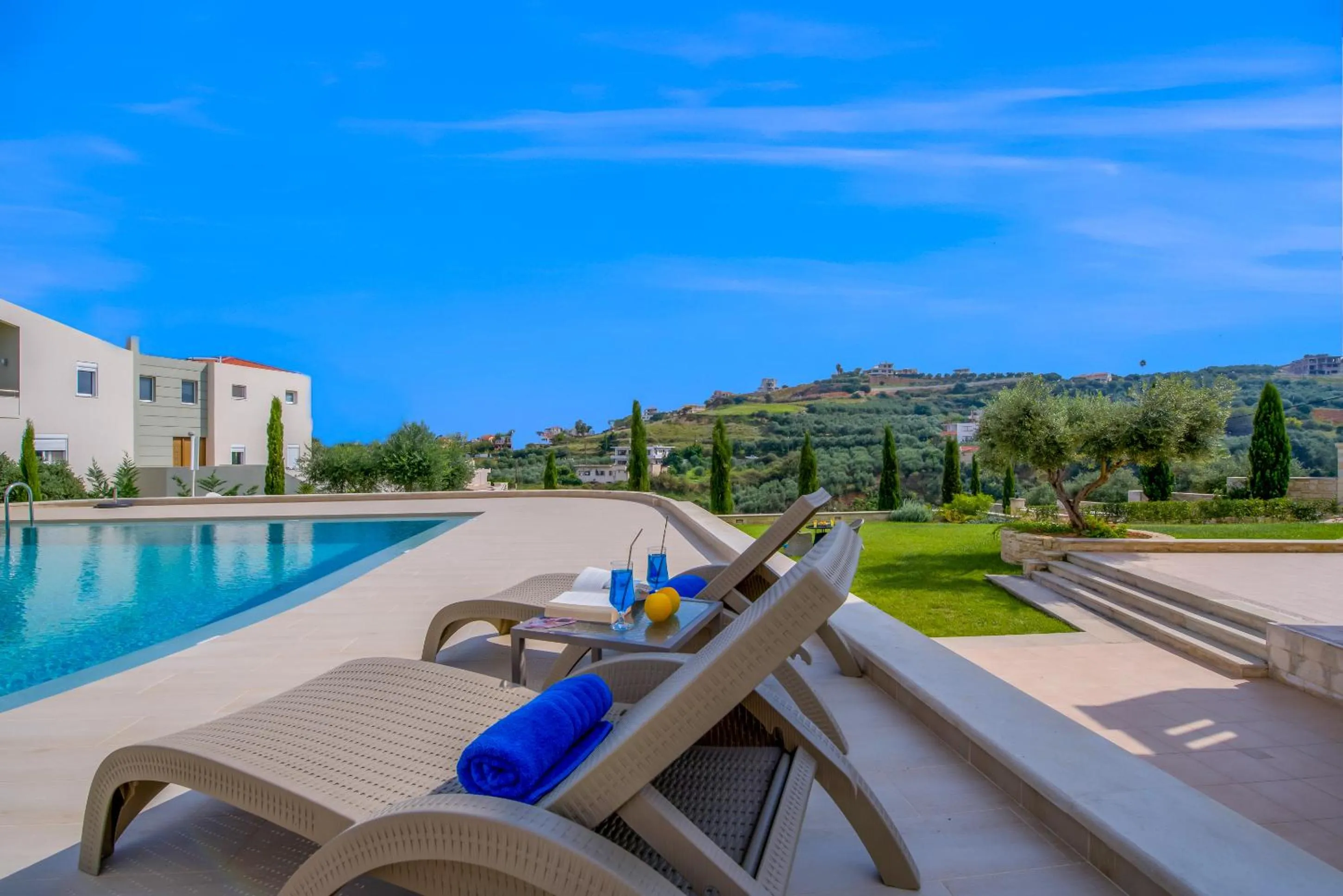 Swimming pool in Casa Leone Suites