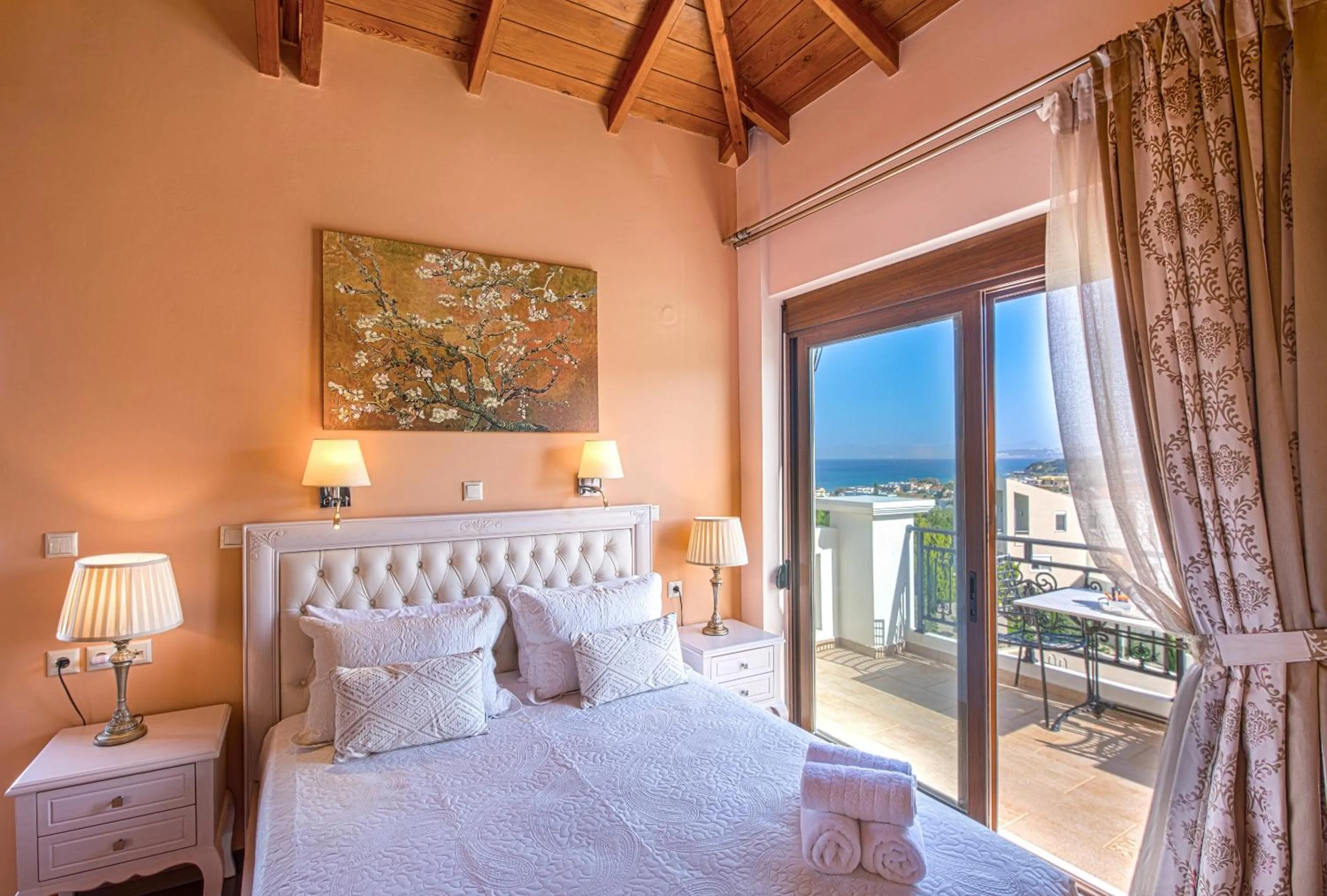 Bed in Casa Leone Suites