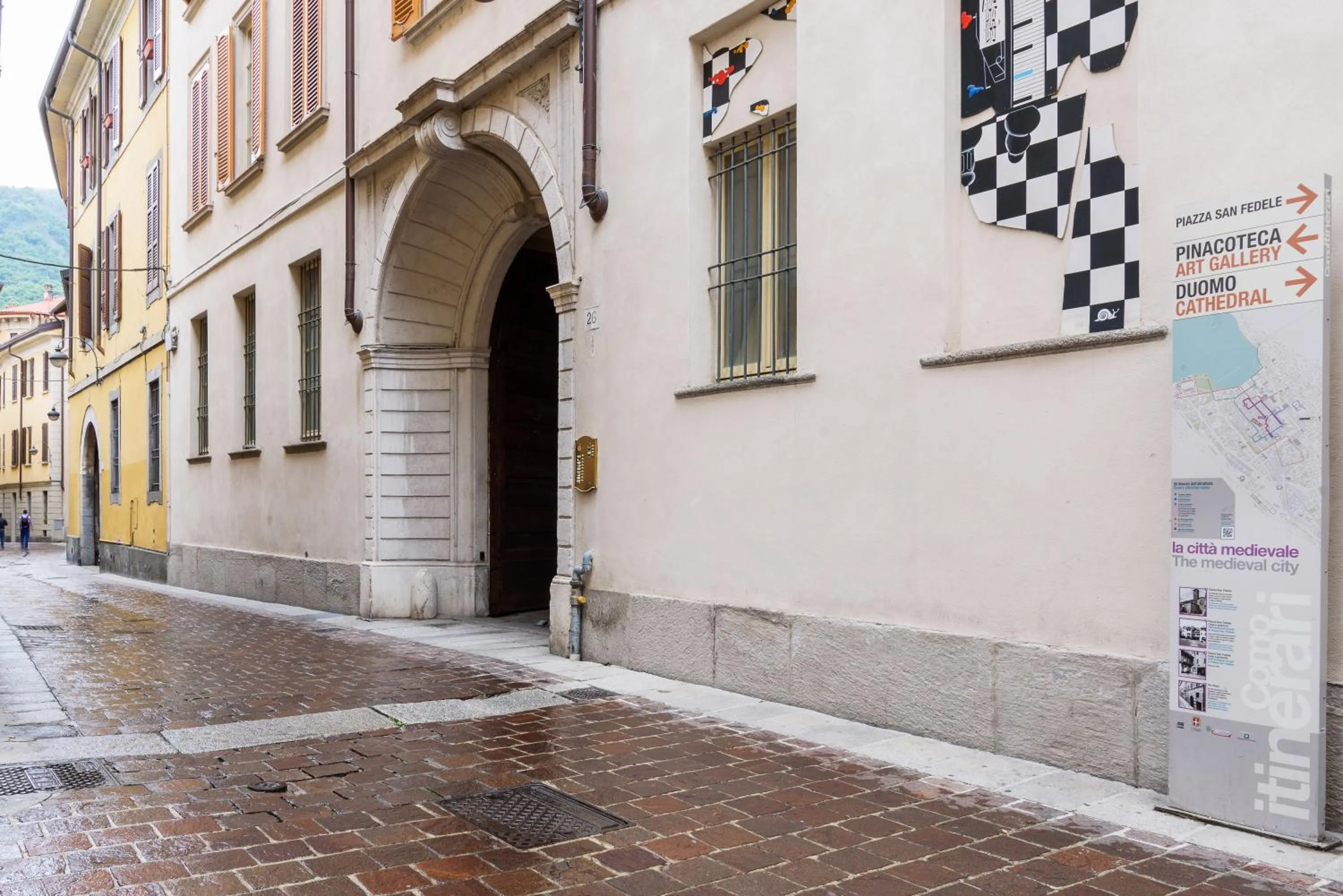 Facade/entrance in Contrada San Giacomo - MyHomeinComo