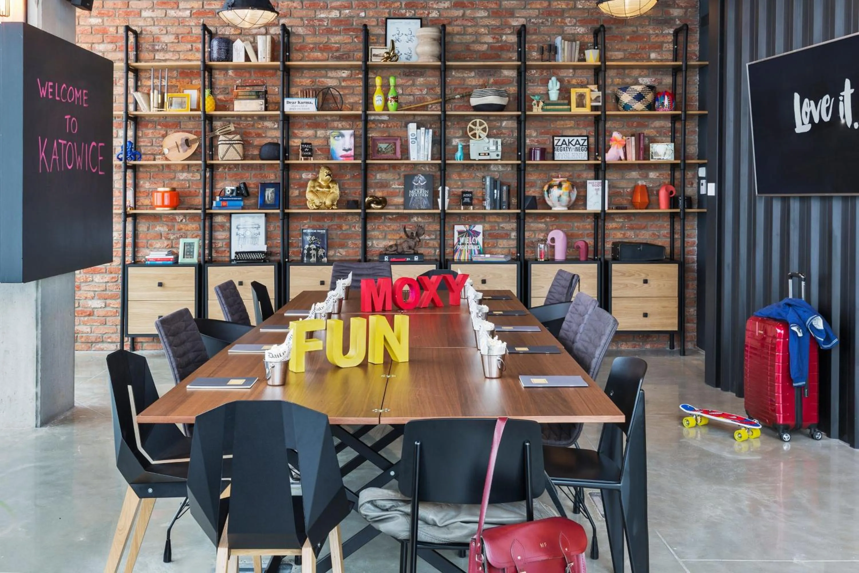 Lounge or bar in Moxy Katowice Airport