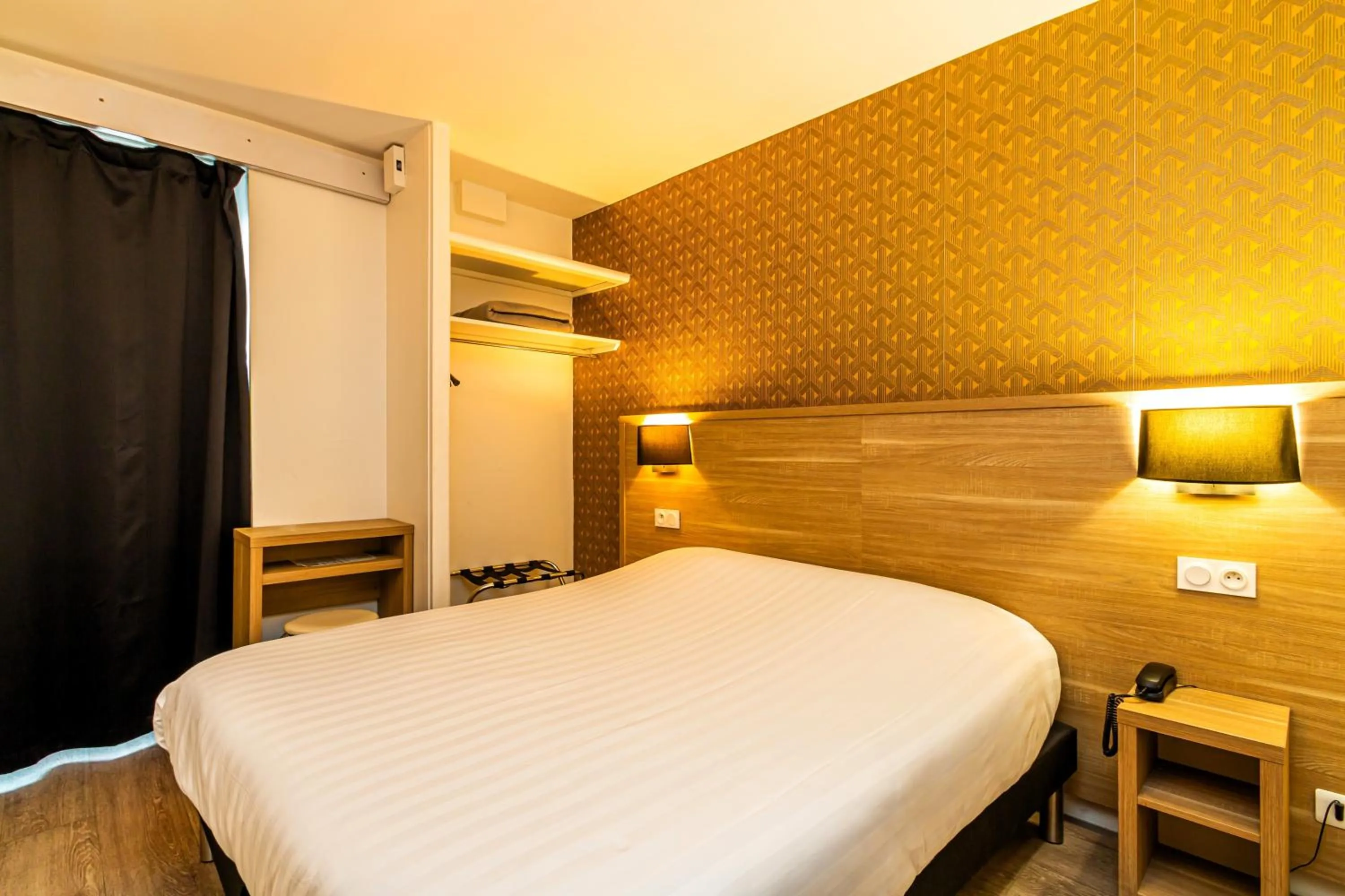 Bedroom, Bed in Denfert-Montparnasse