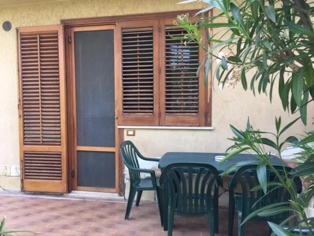 Balcony/Terrace in Stanza in Villa con giardino vista mare