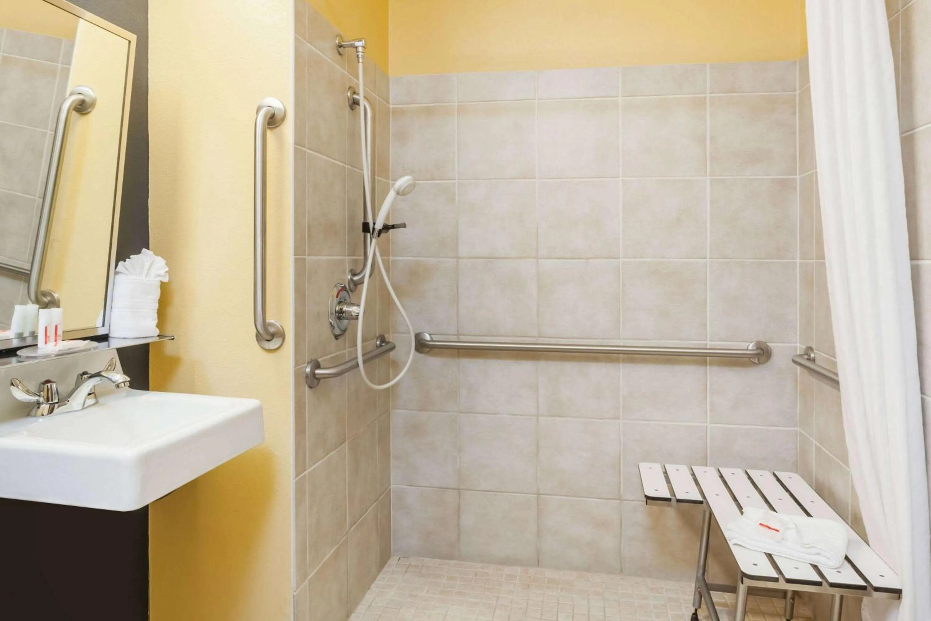Shower in Microtel Inn & Suites