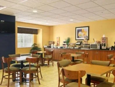 Restaurant/places to eat in Microtel Inn & Suites