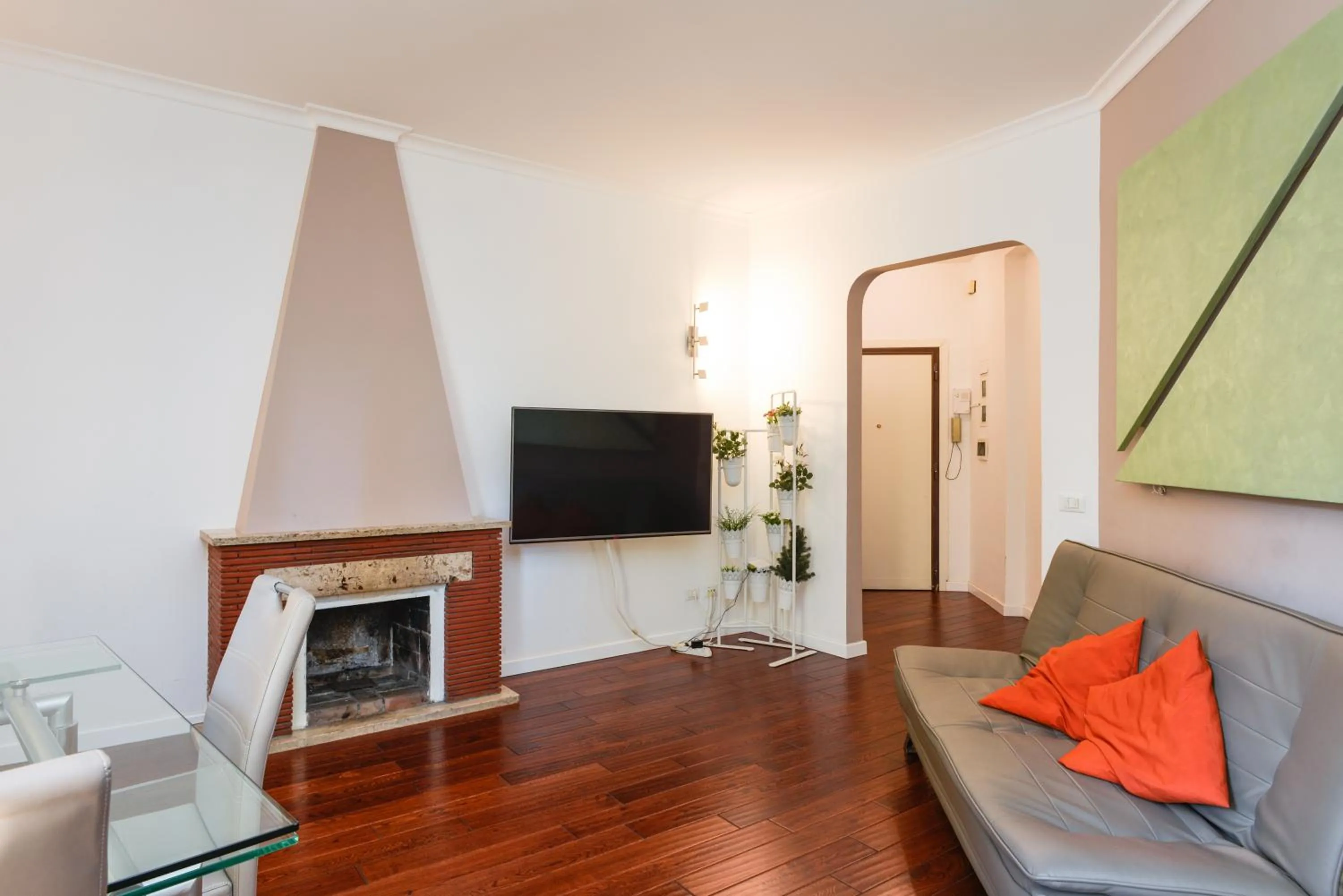 Communal lounge/ TV room in Archimede Flat