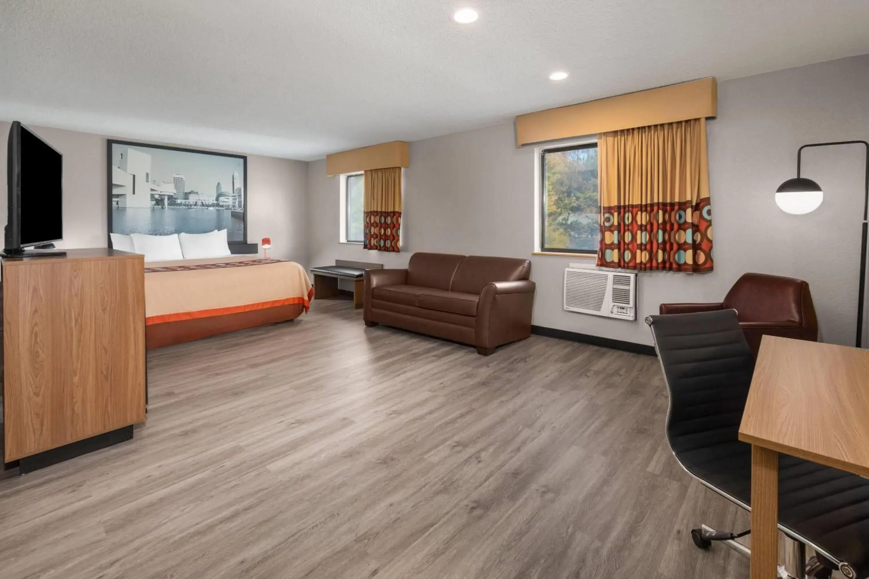 King Studio Suite, Smoking in Super 8 by Wyndham Kent/Akron Area King Studio Suite, Smoking in Super 8 by Wyndham Kent/Akron Area