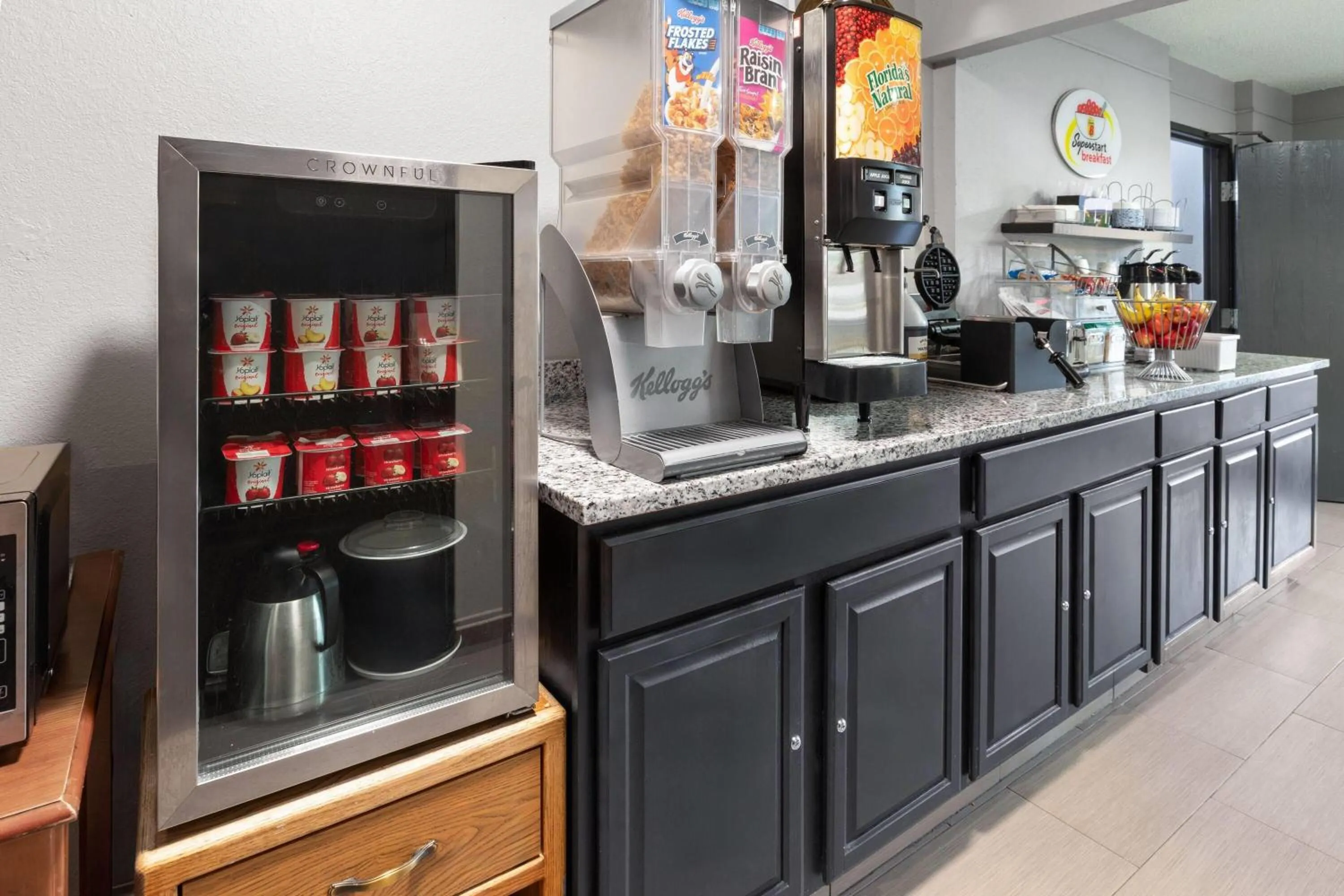 Breakfast in Super 8 by Wyndham Kent/Akron Area