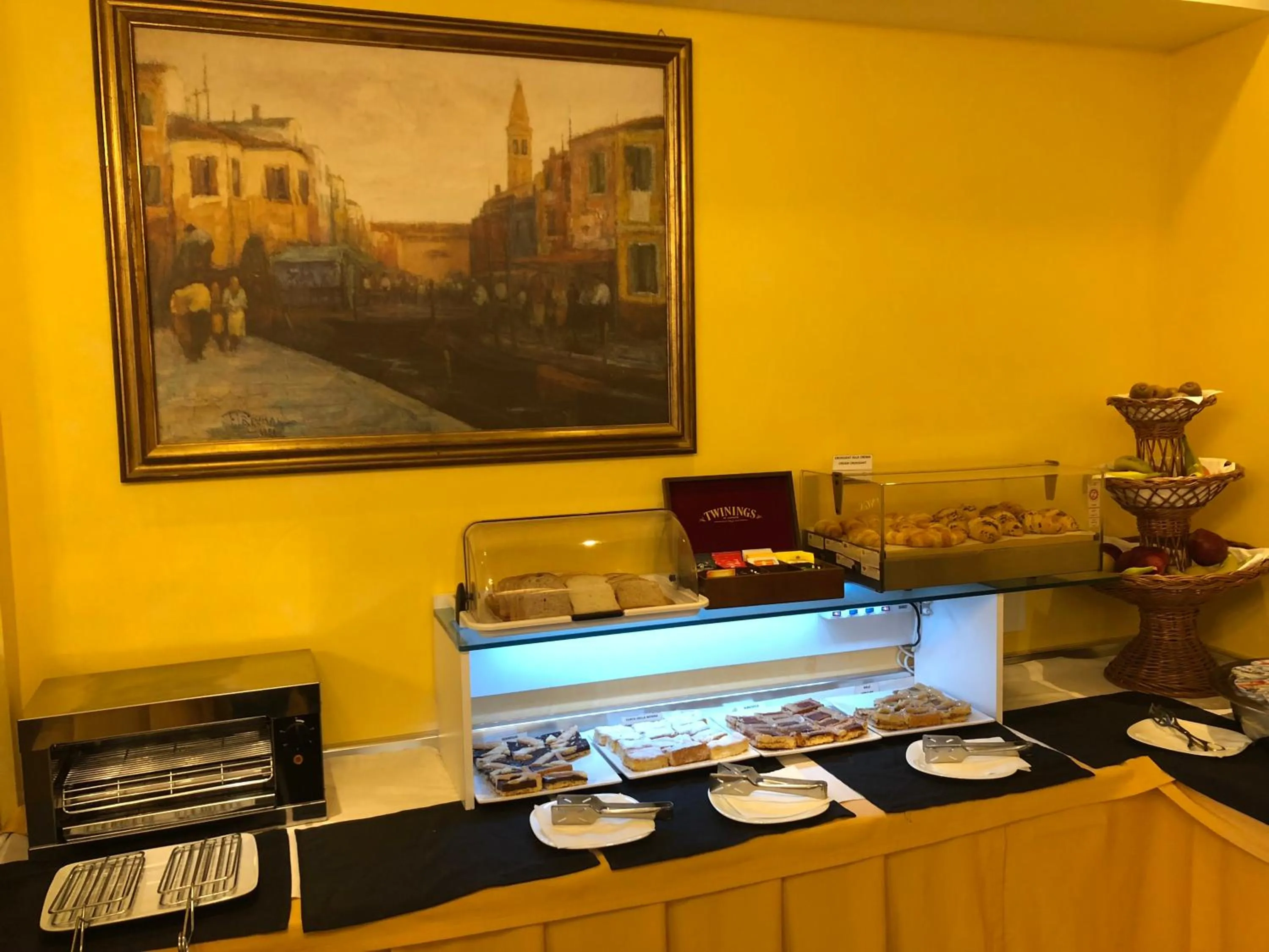 Breakfast in Hotel Alverì