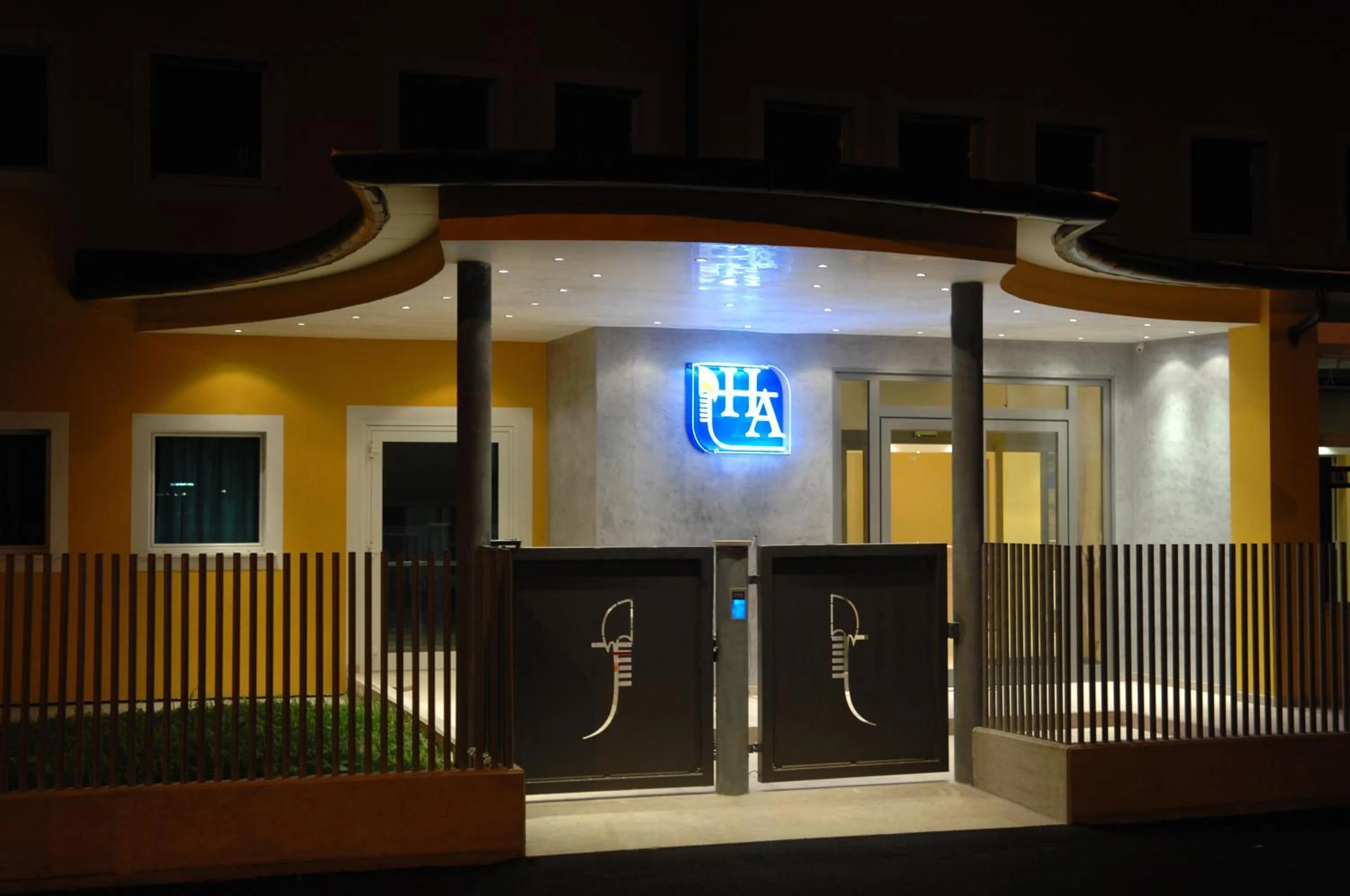 Facade/entrance in Hotel Alverì