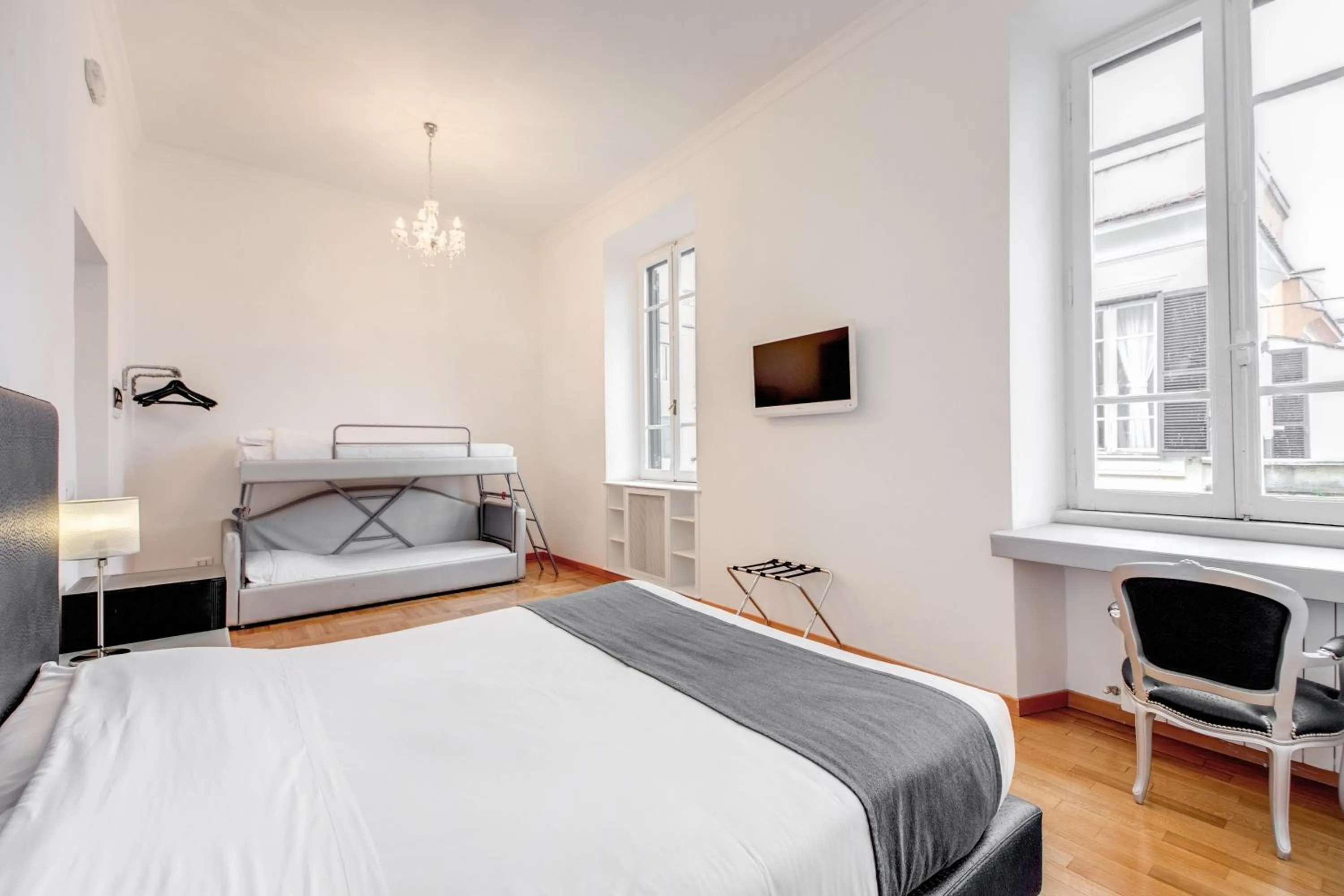 Photo of the whole room, Bed in Imperia Suite