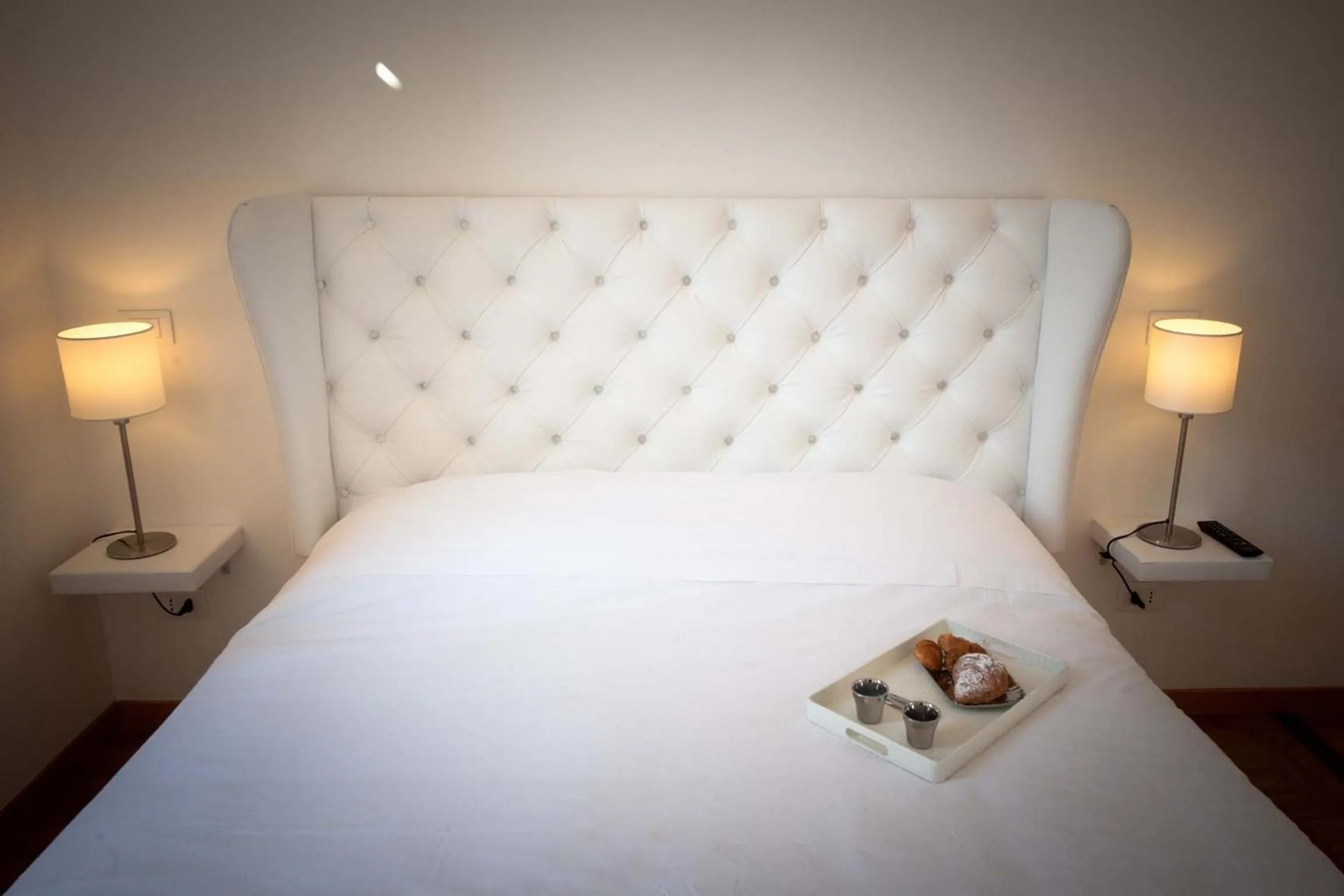 Photo of the whole room, Bed in Imperia Suite