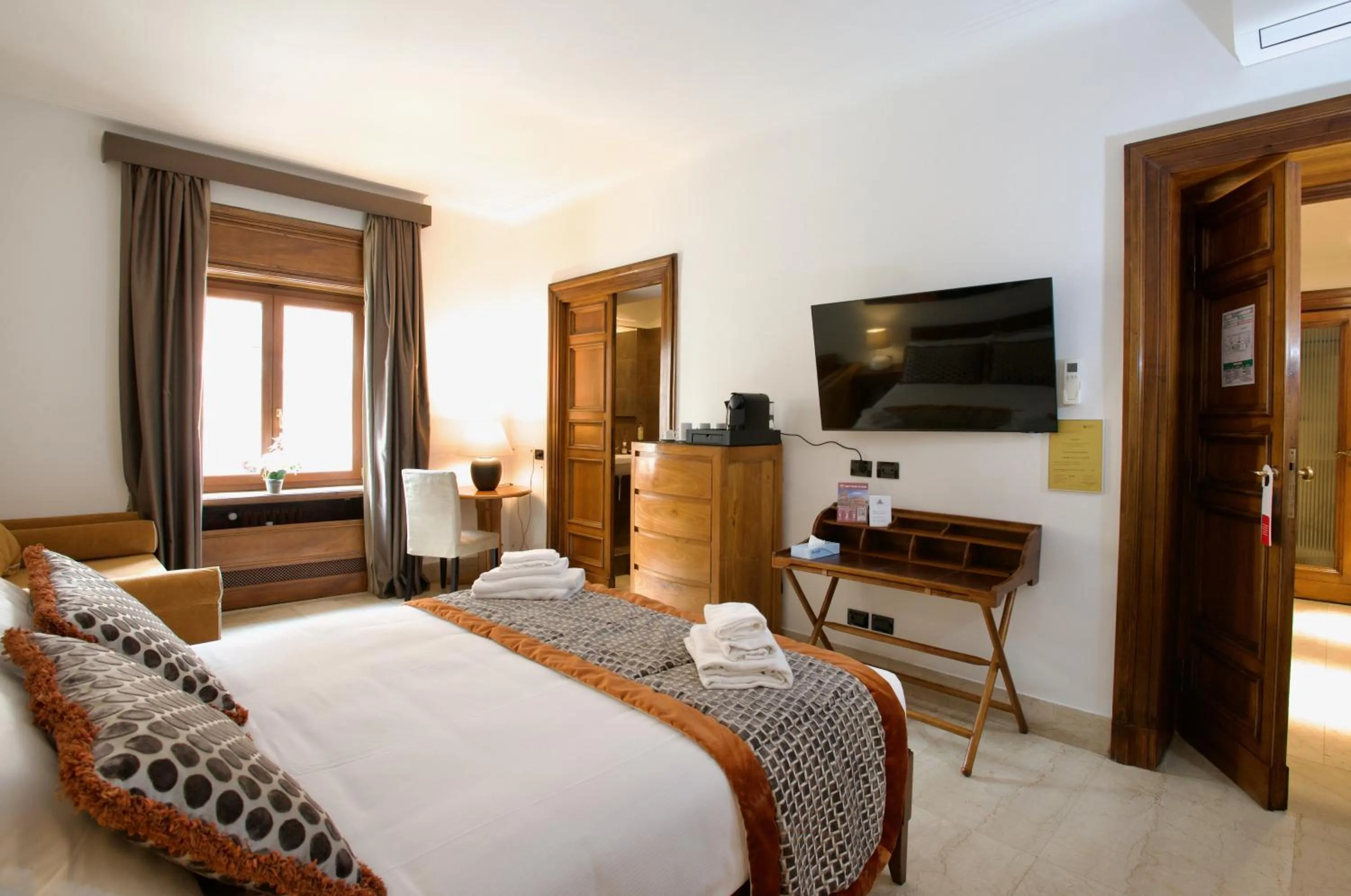 Bed in St. Peter' Six Rooms & Suites