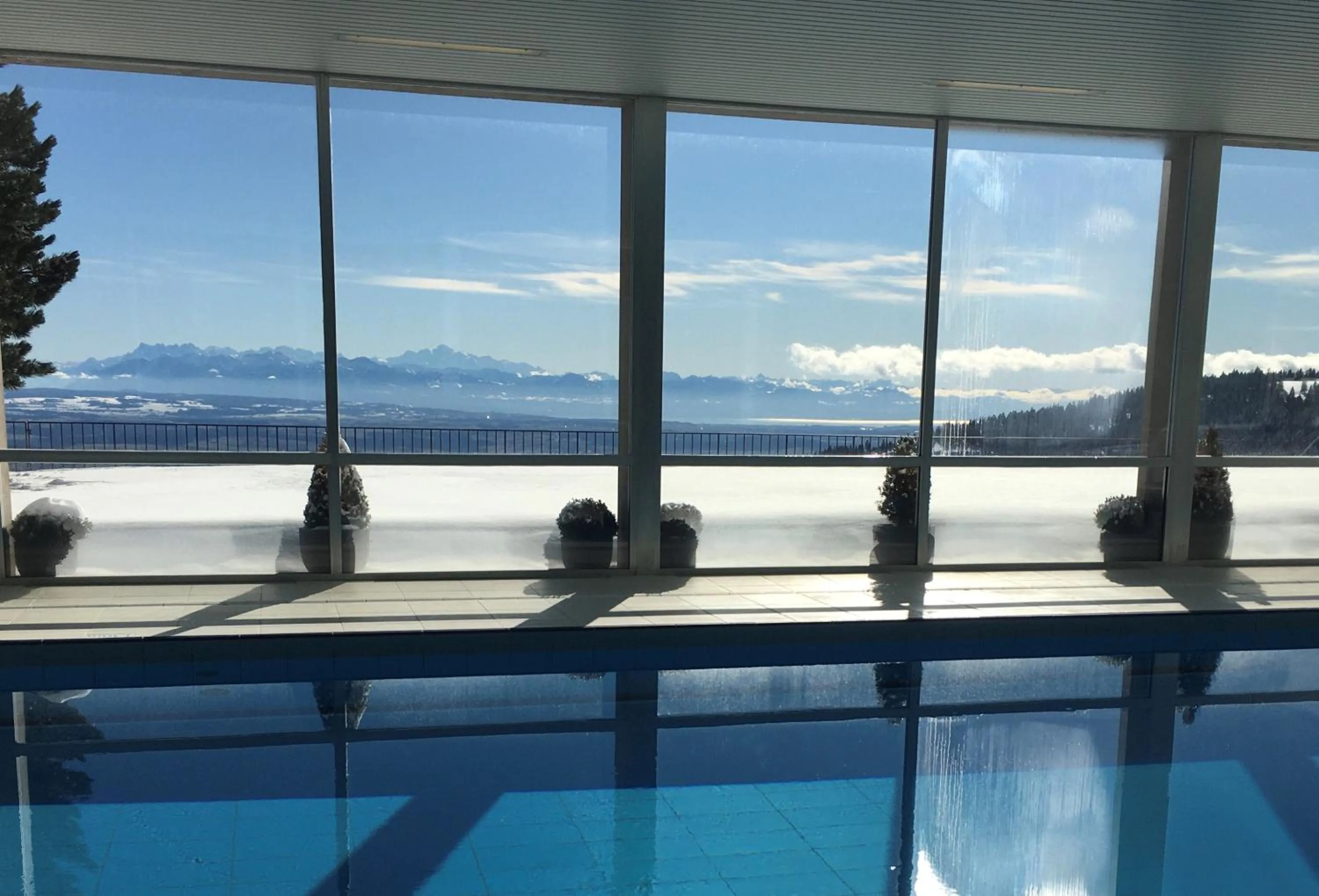 Swimming pool in Grand Hôtel des Rasses & Wellness