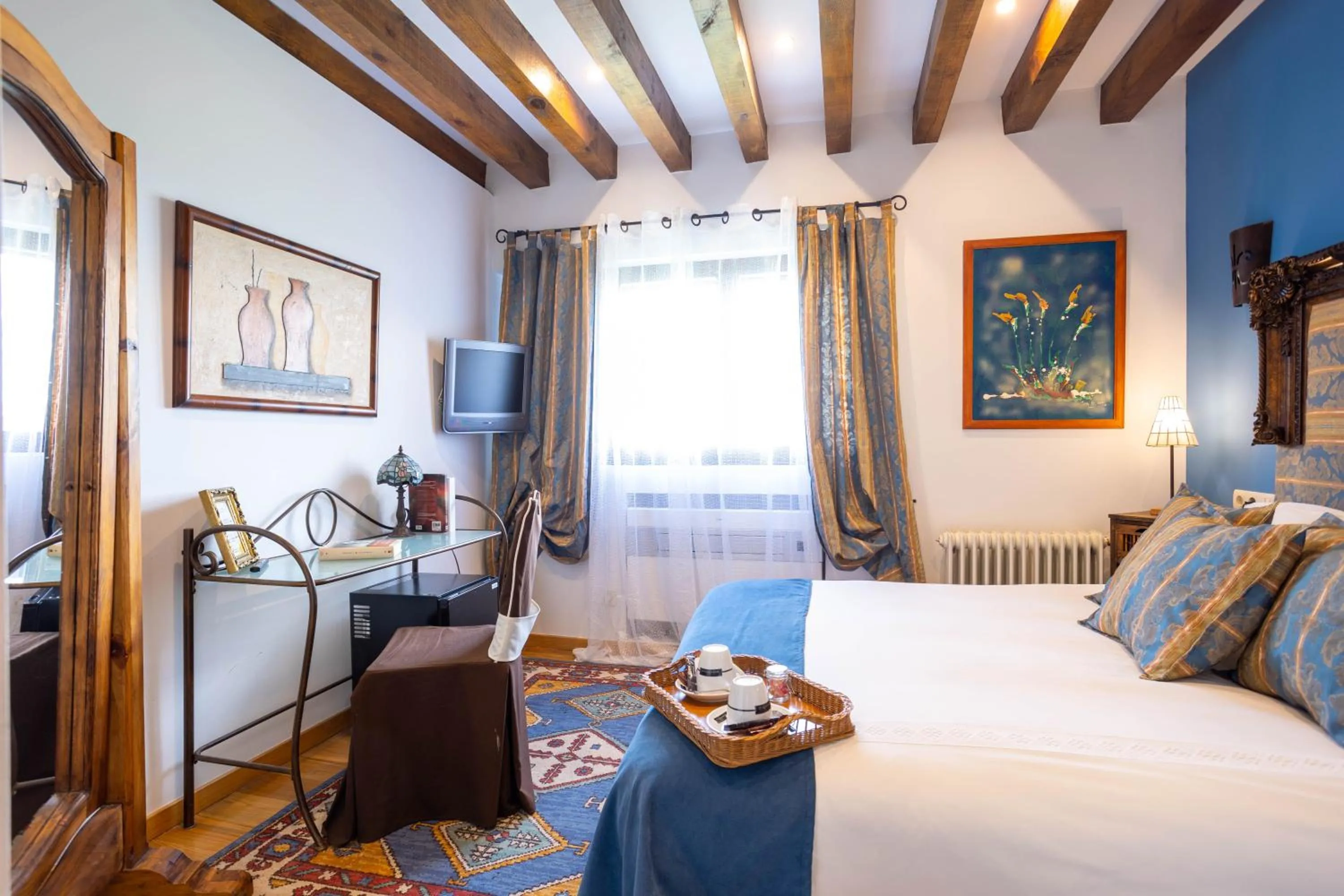 TV and multimedia, Bed in Posada de Eufrasio