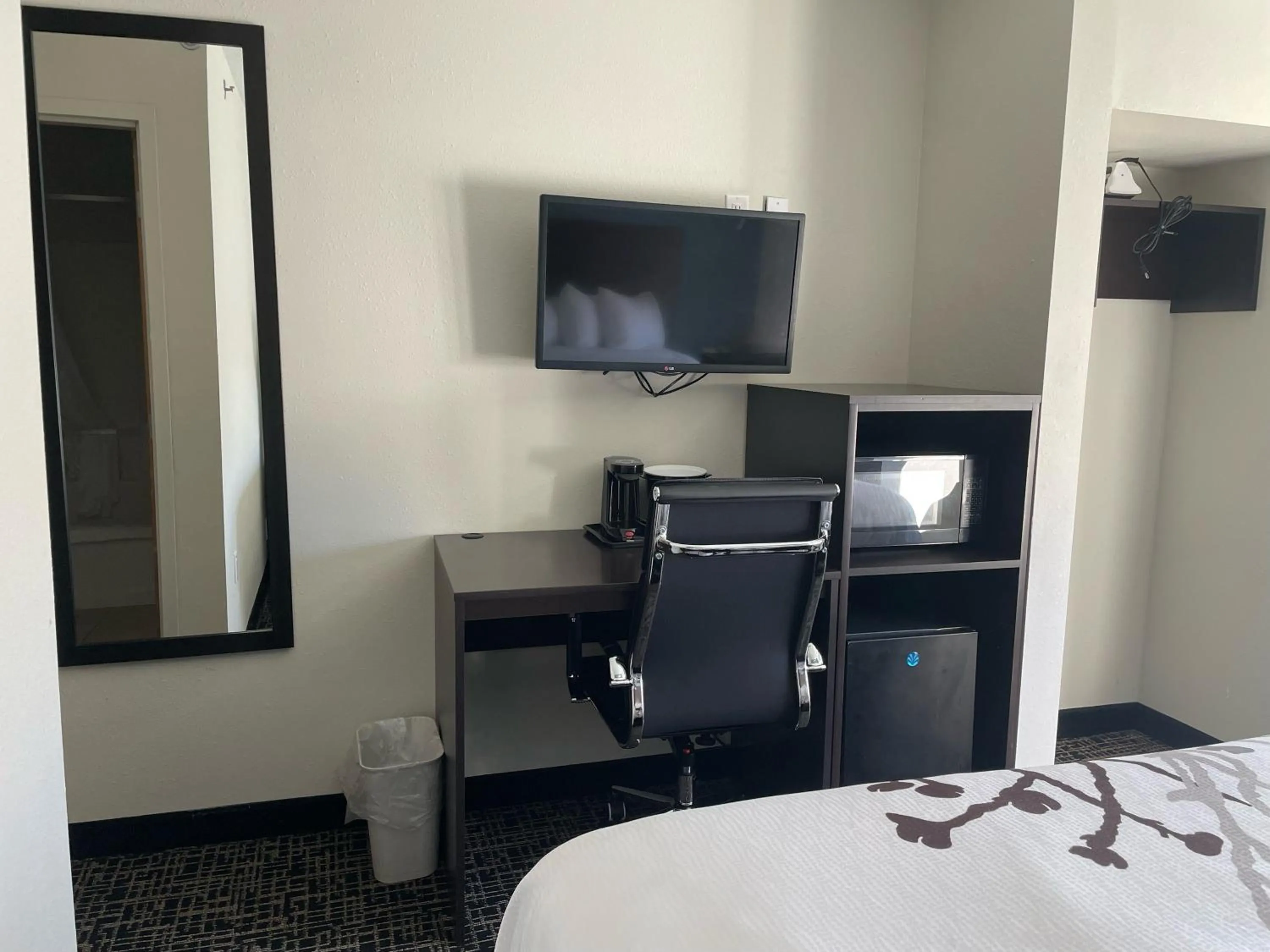 Bed in Baymont by Wyndham Boardman