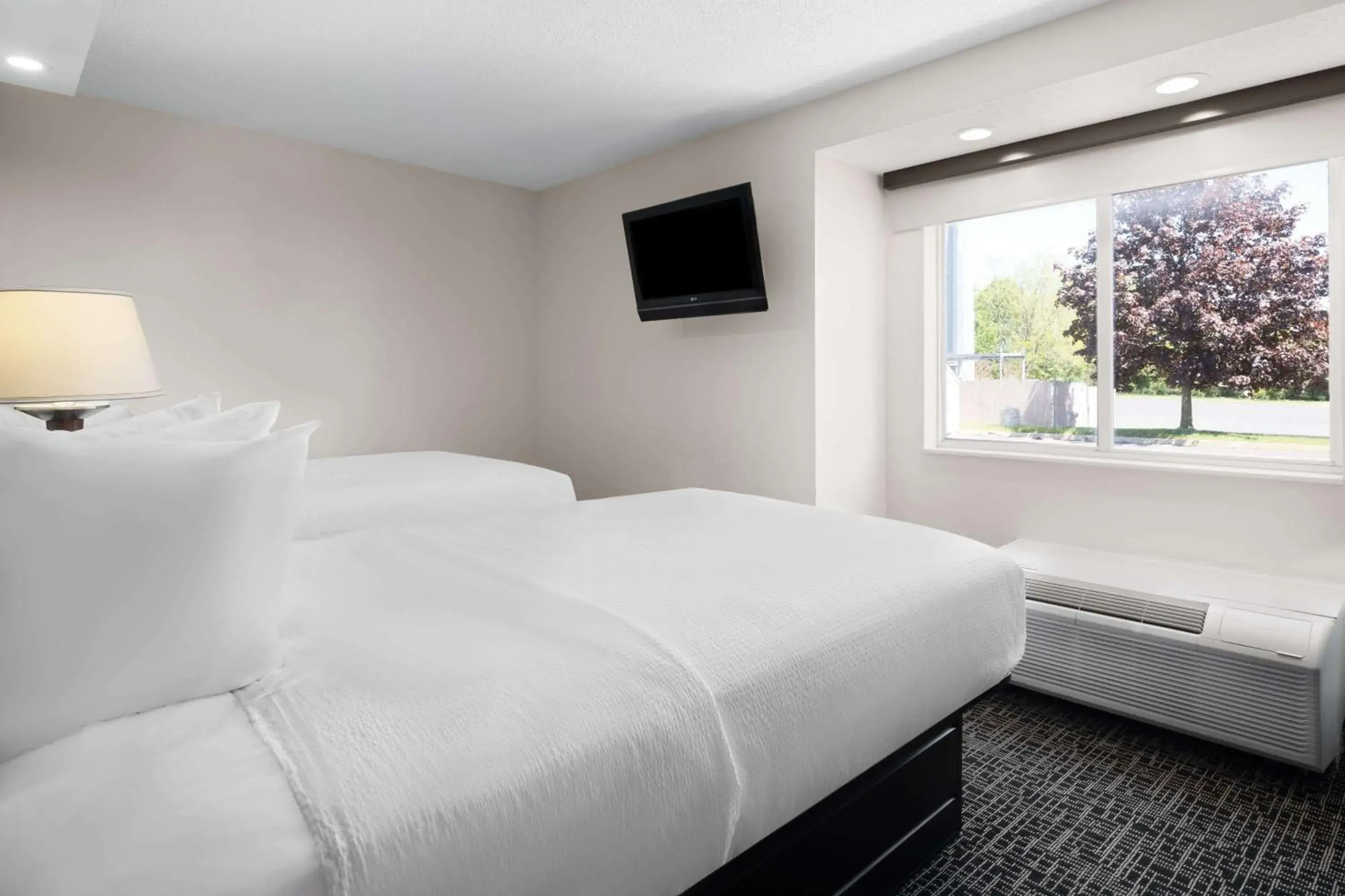 Room with Two Queen Beds and Mobility/Hearing Access and Roll-In Shower, Non-Smoking in Baymont by Wyndham Boardman Room with Two Queen Beds and Mobility/Hearing Access and Roll-In Shower, Non-Smoking in Baymont by Wyndham Boardman