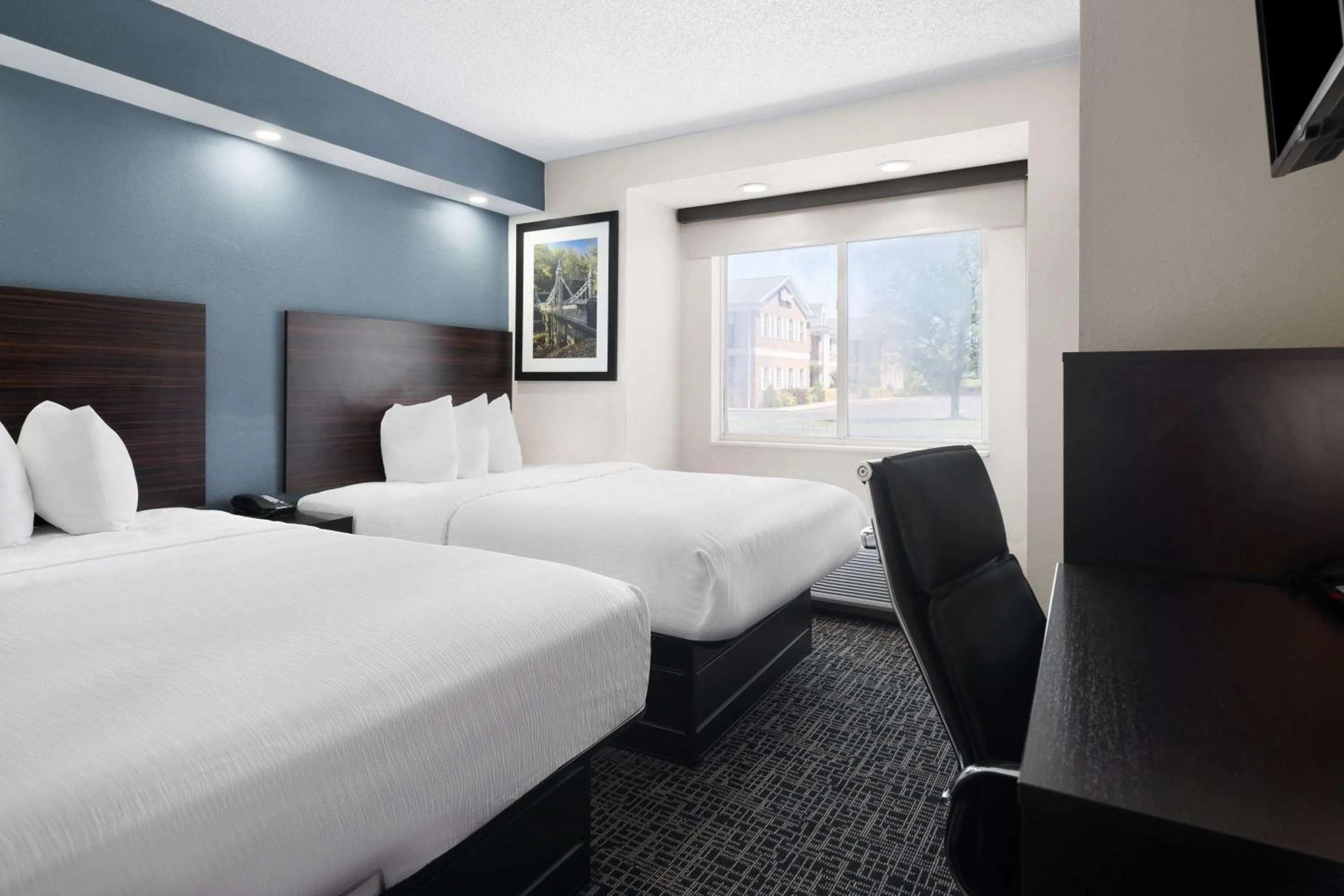 Photo of the whole room, Bed in Baymont by Wyndham Boardman