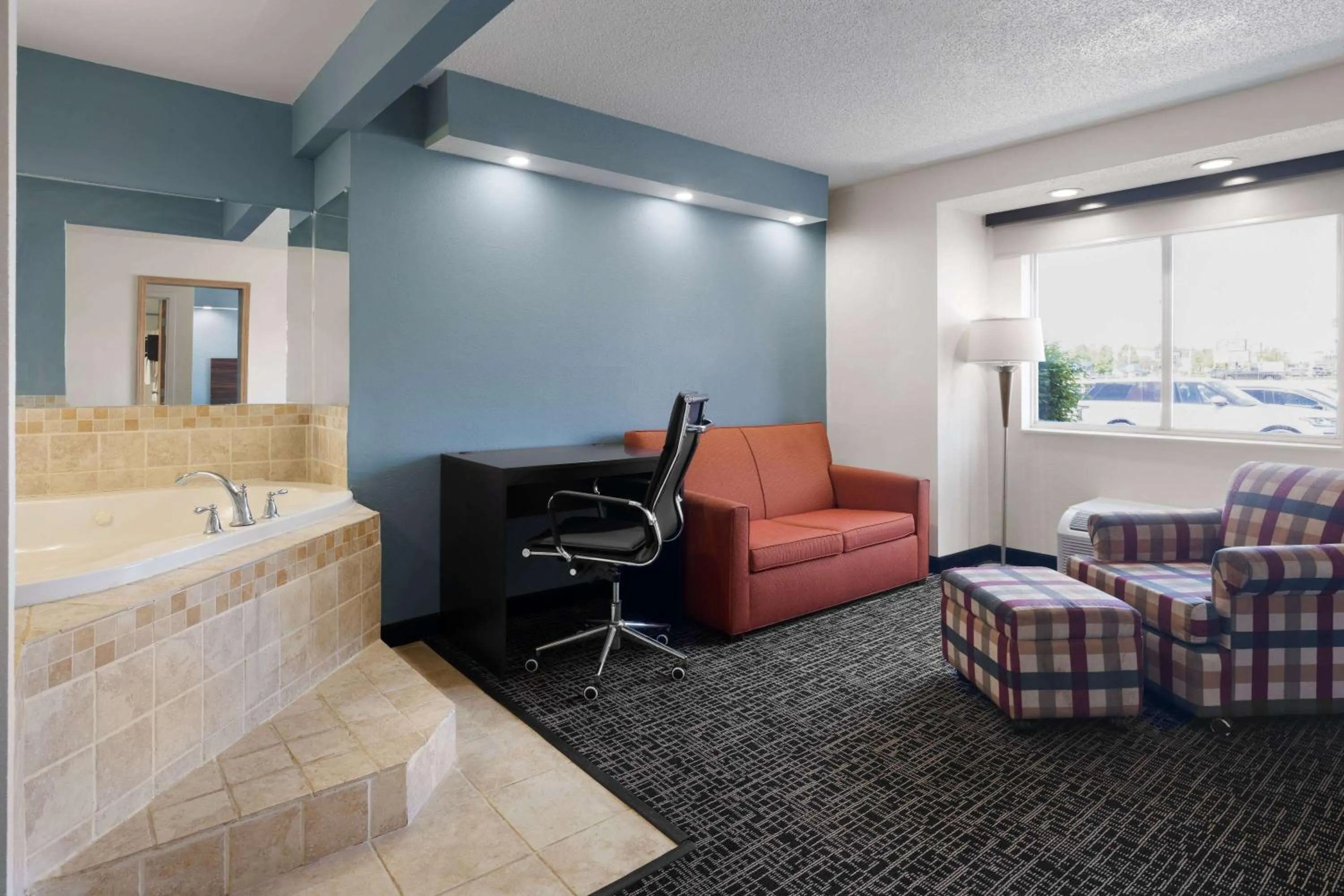 Photo of the whole room in Baymont by Wyndham Boardman