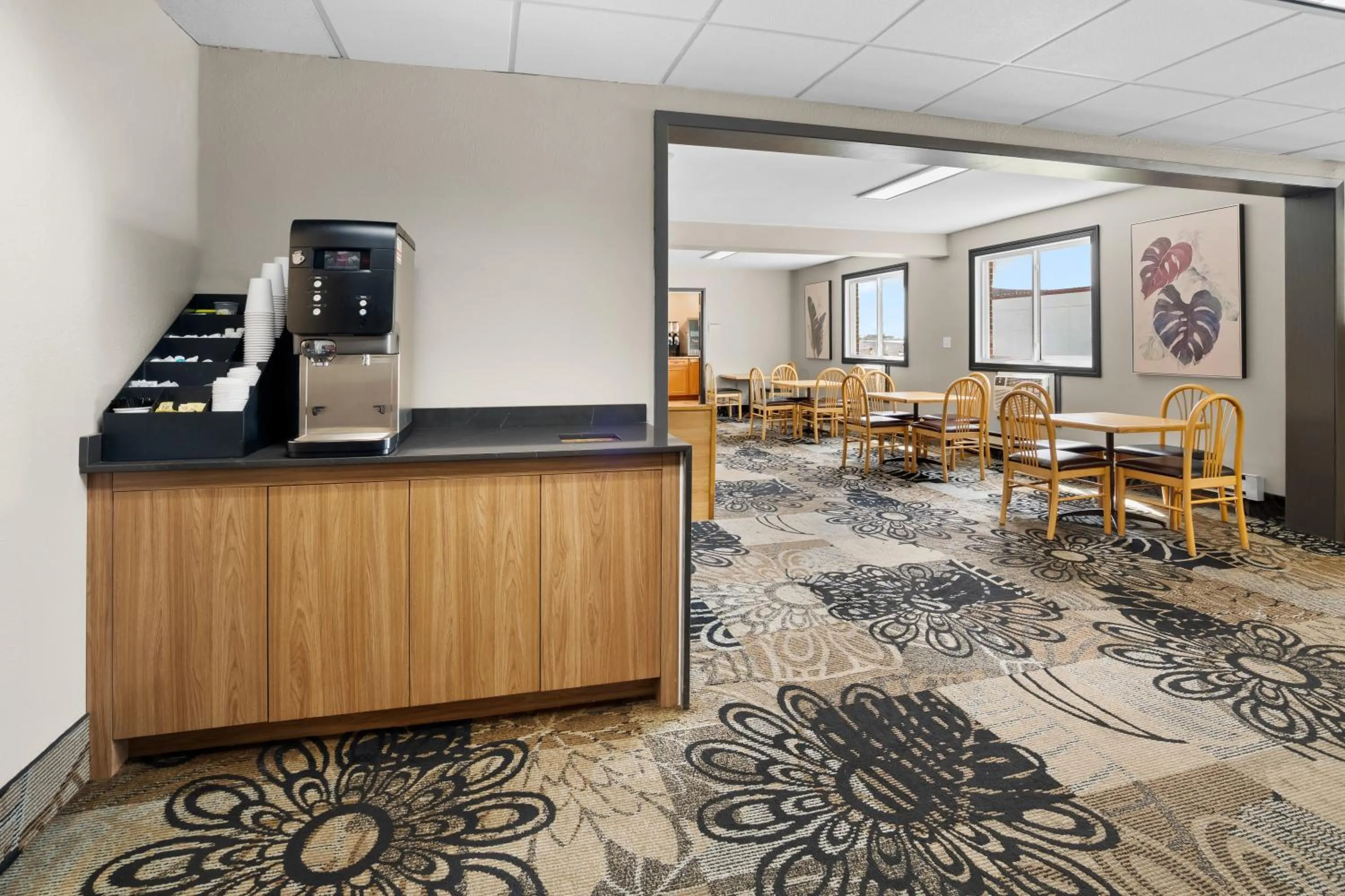 Coffee/tea facilities in Fargo Inn and Suites