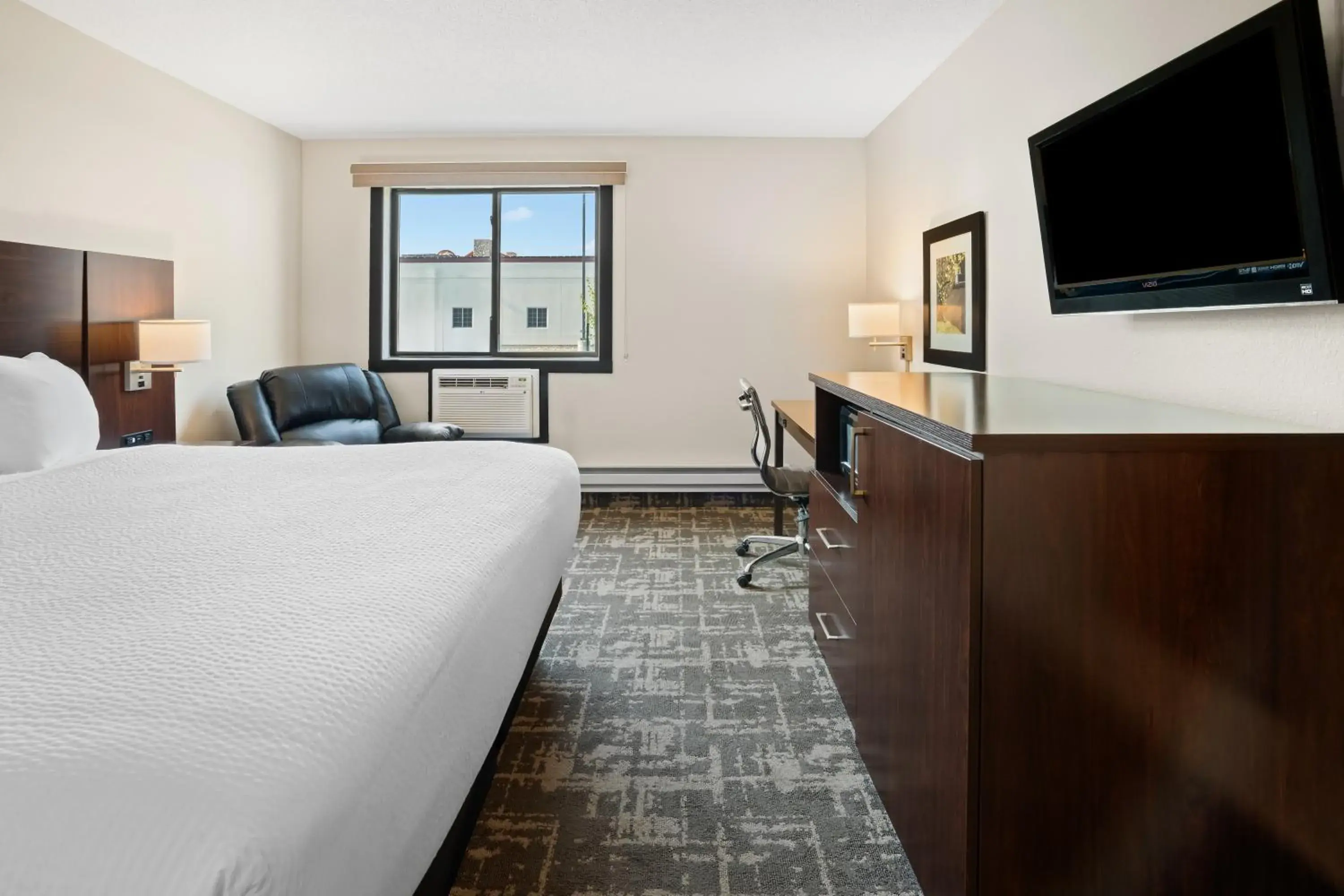 King Room - Non-Smoking in Fargo Inn and Suites King Room - Non-Smoking in Fargo Inn and Suites