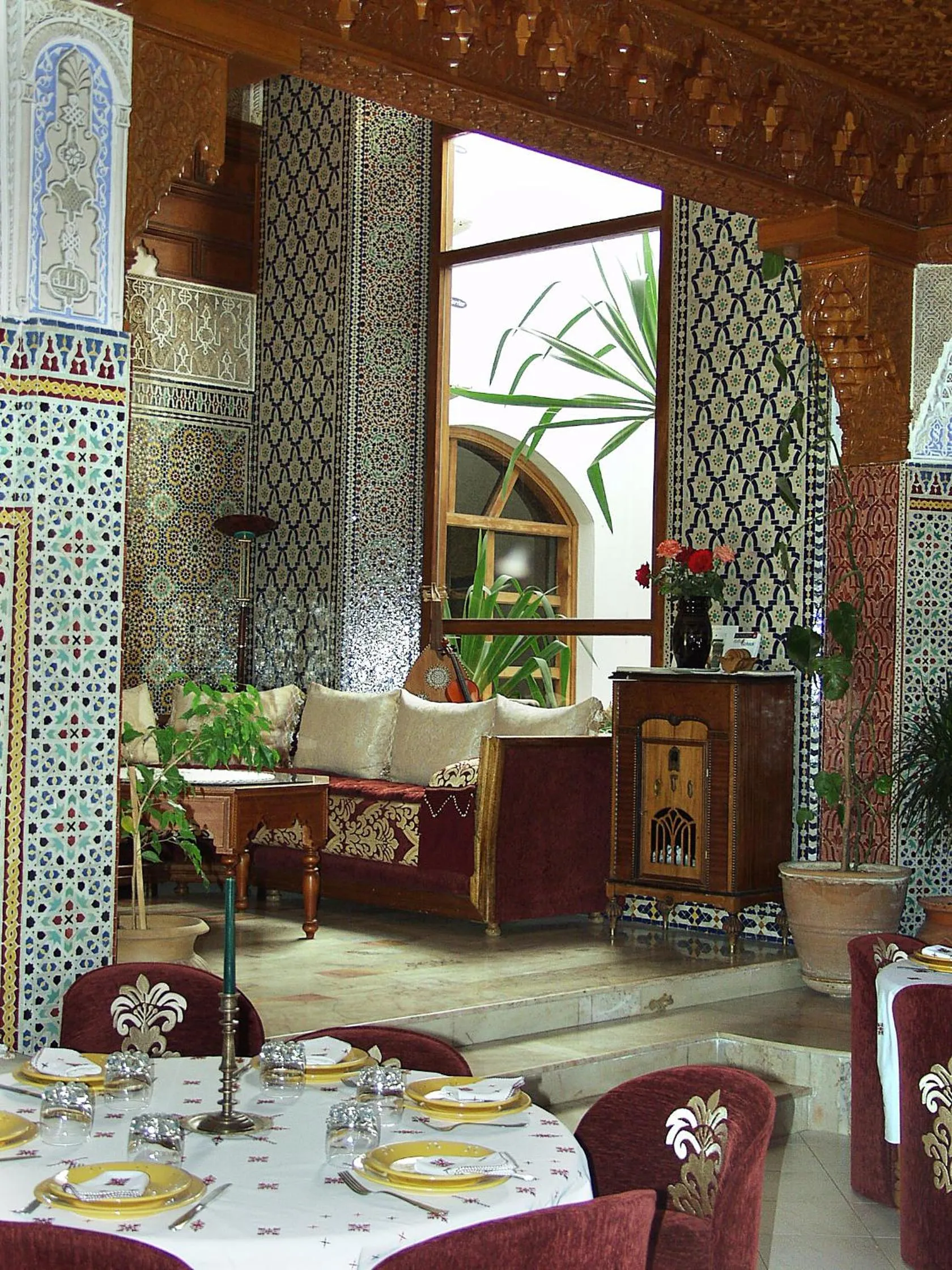 Restaurant/places to eat in Riad Dar Ziryab