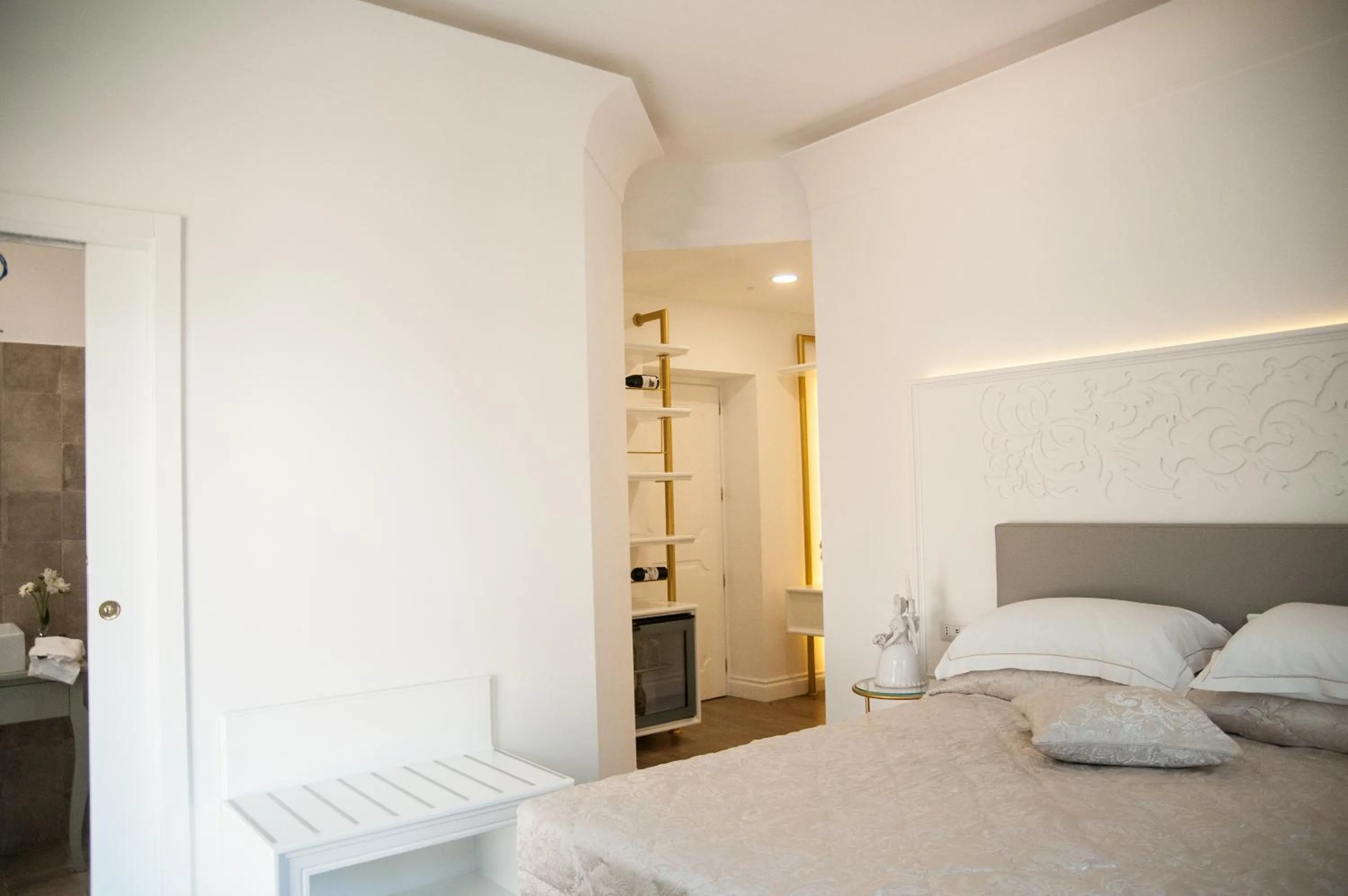 Photo of the whole room, Bed in CiuriTaormina Maison de Charme