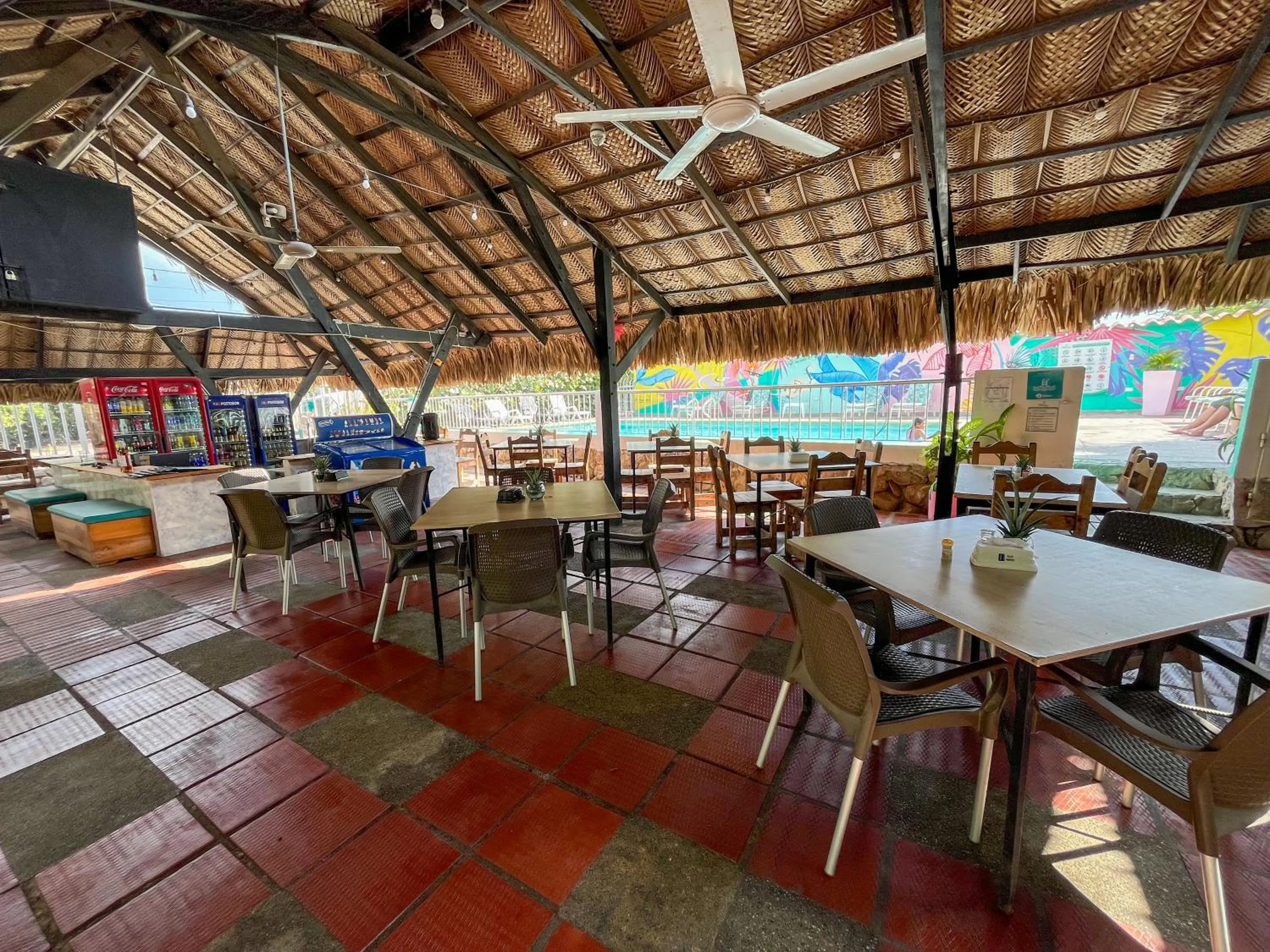 Restaurant/places to eat in Hotel Los Veleros Santa Marta
