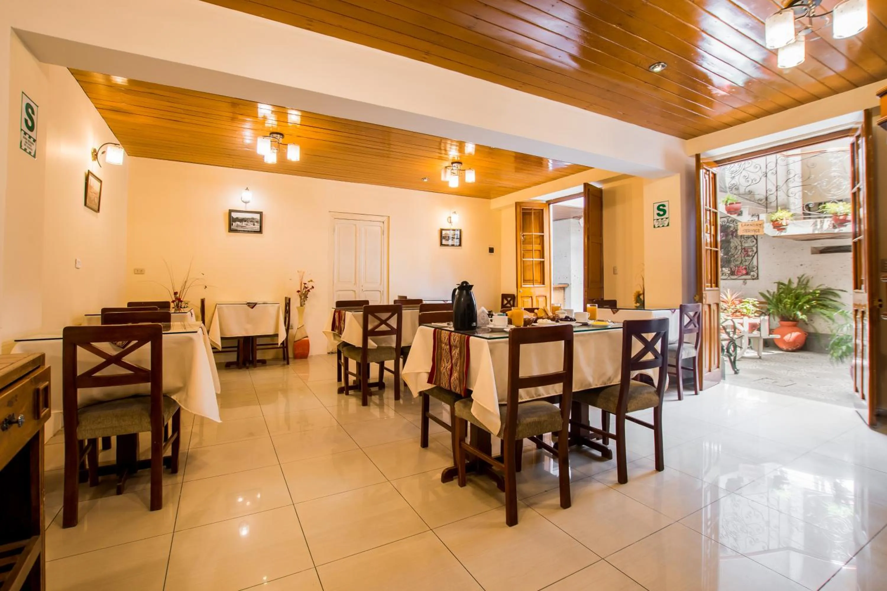 Restaurant/places to eat in Villa Sillar