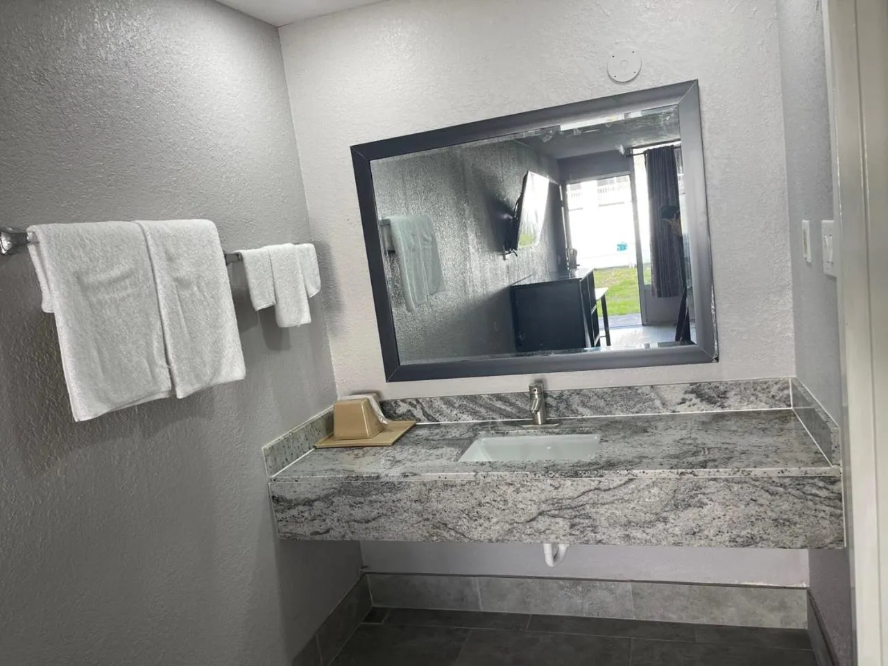 Bathroom in Scottish Inn Savannah