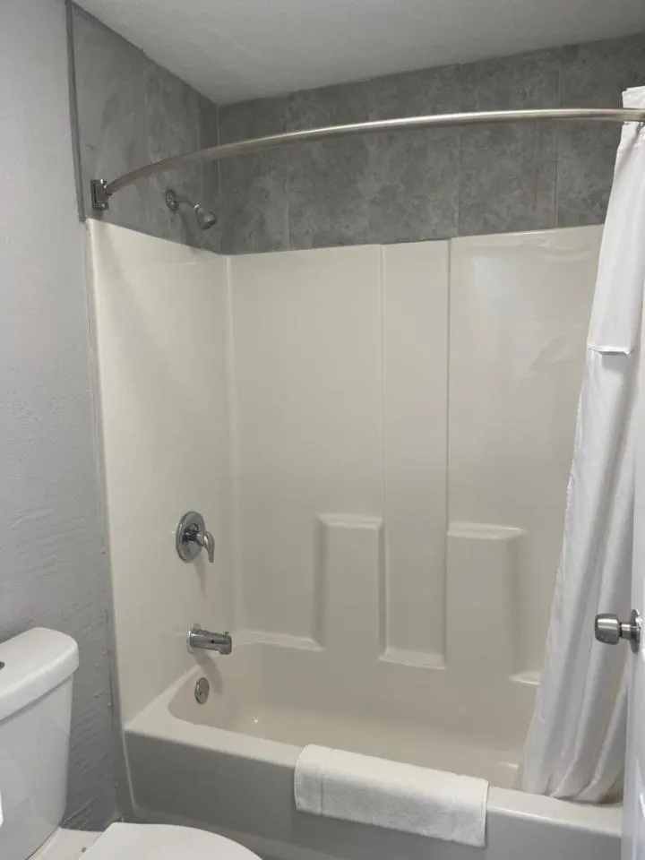 Bathroom in Scottish Inn Savannah