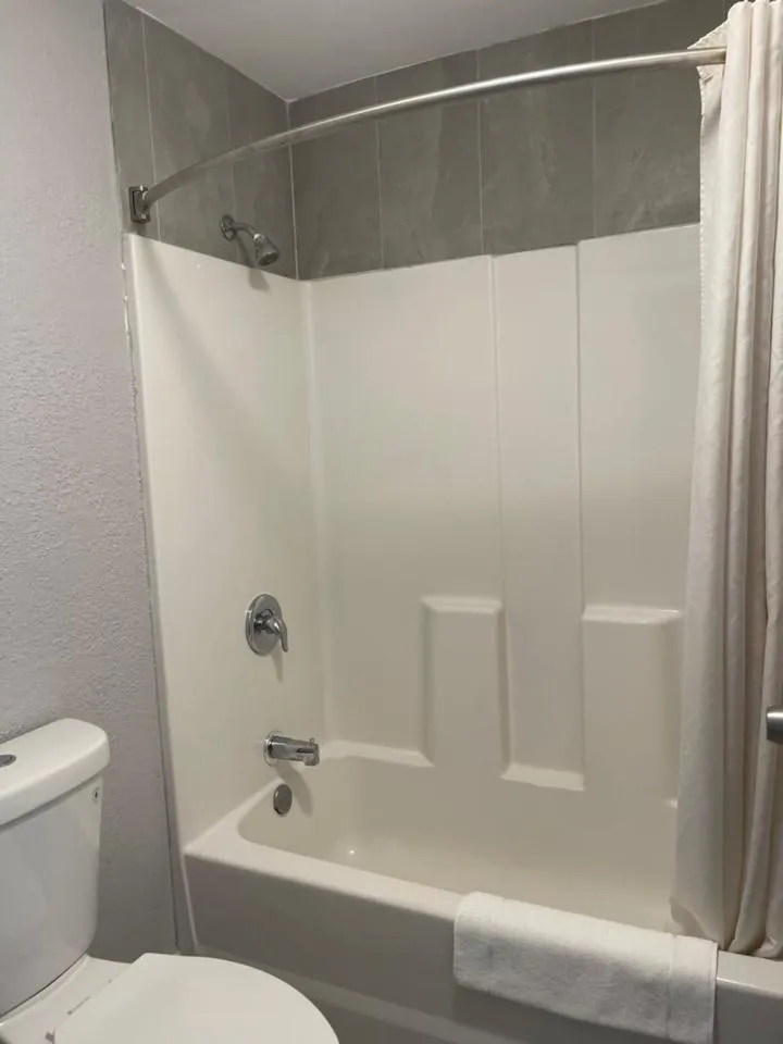 Bathroom in Scottish Inn Savannah