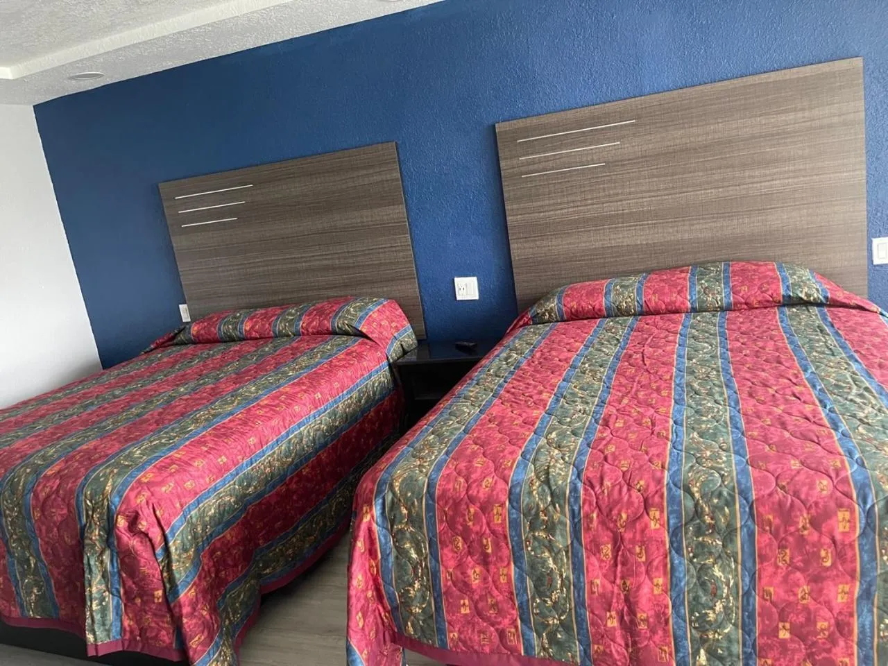 Photo of the whole room, Bed in Scottish Inn Savannah