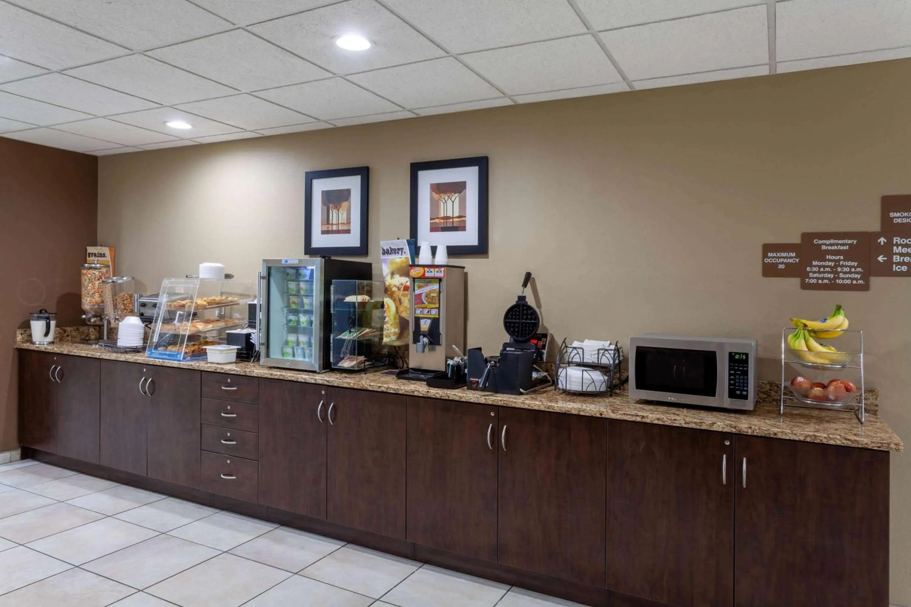Restaurant/places to eat in Microtel Inn & Suites by Wyndham Columbia