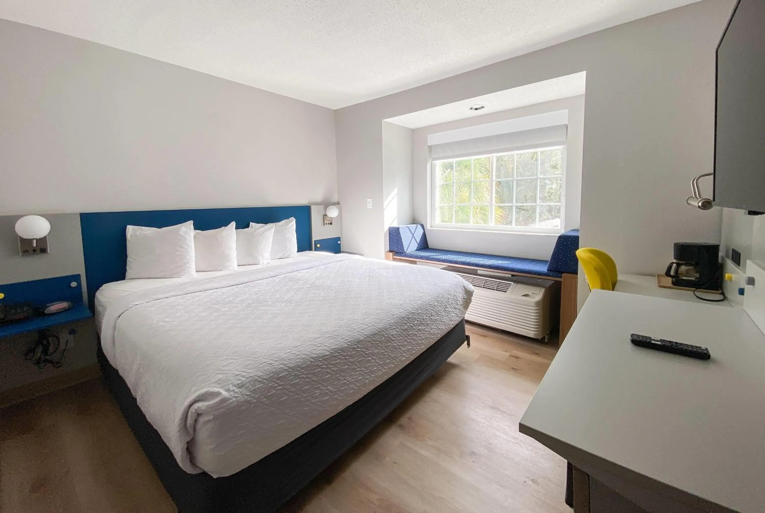 Photo of the whole room, Bed in Microtel Inn & Suites by Wyndham Columbia