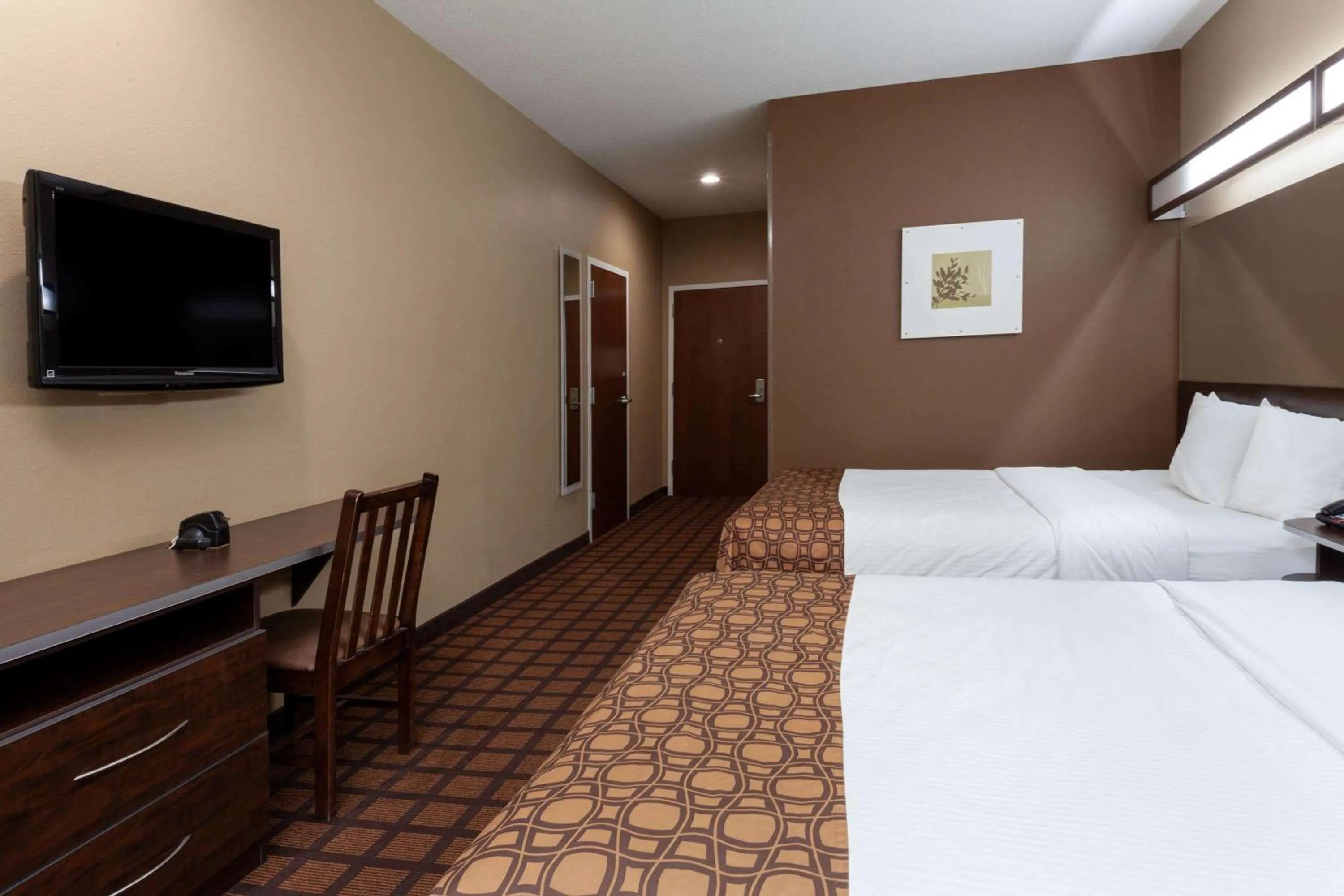 Photo of the whole room, Bed in Microtel Inn & Suites by Wyndham Columbia