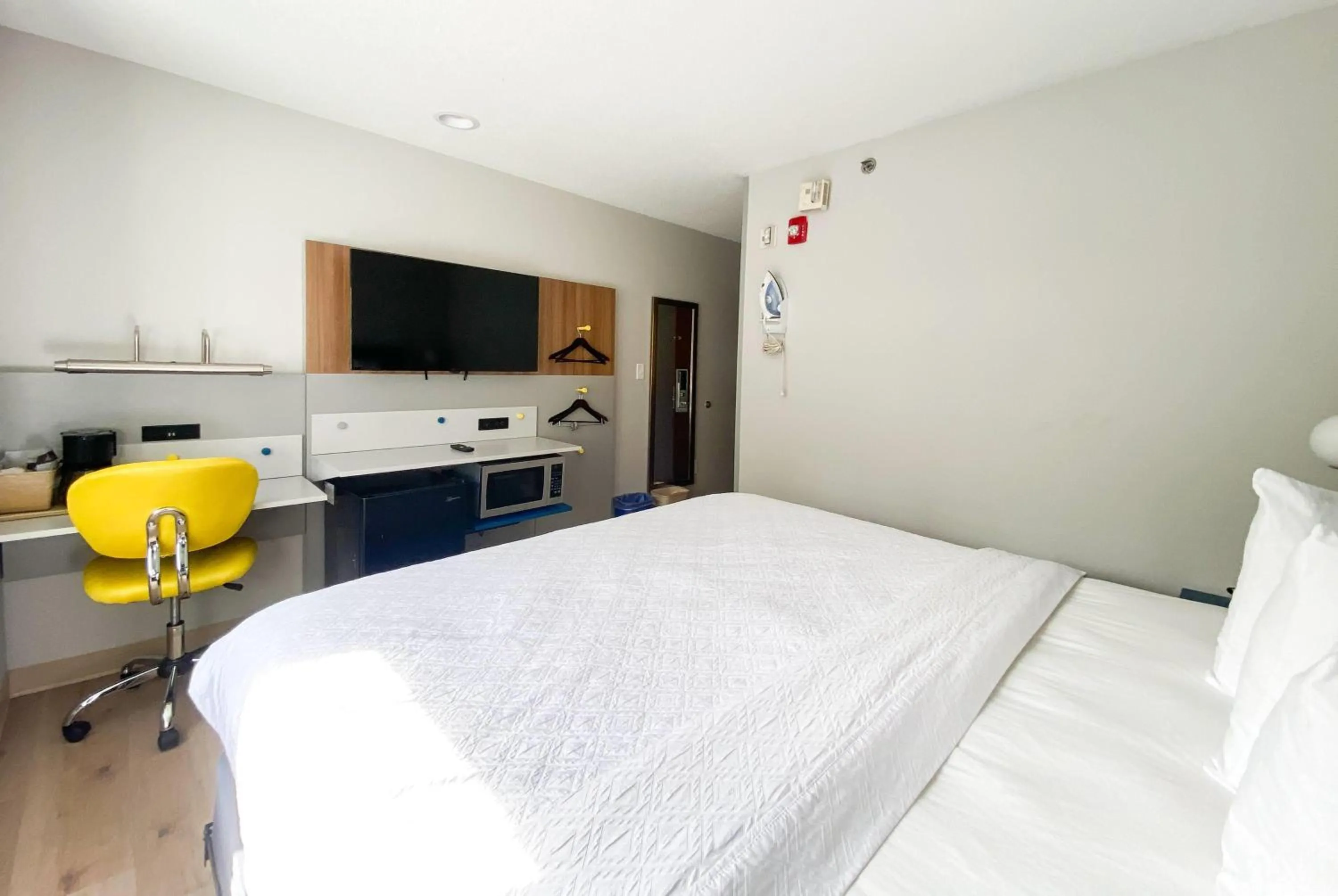 Photo of the whole room, Bed in Microtel Inn & Suites by Wyndham Columbia