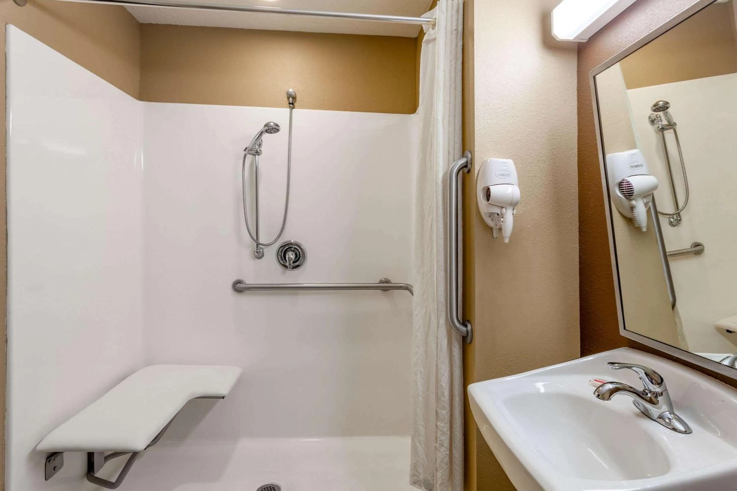 Bathroom in Microtel Inn & Suites by Wyndham Columbia