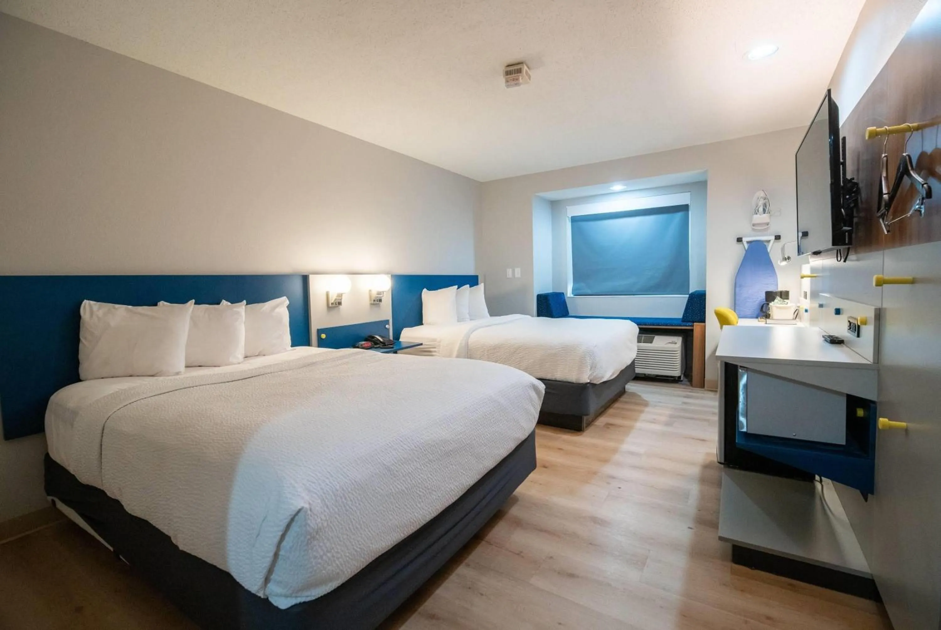 Photo of the whole room, Bed in Microtel Inn & Suites by Wyndham Columbia