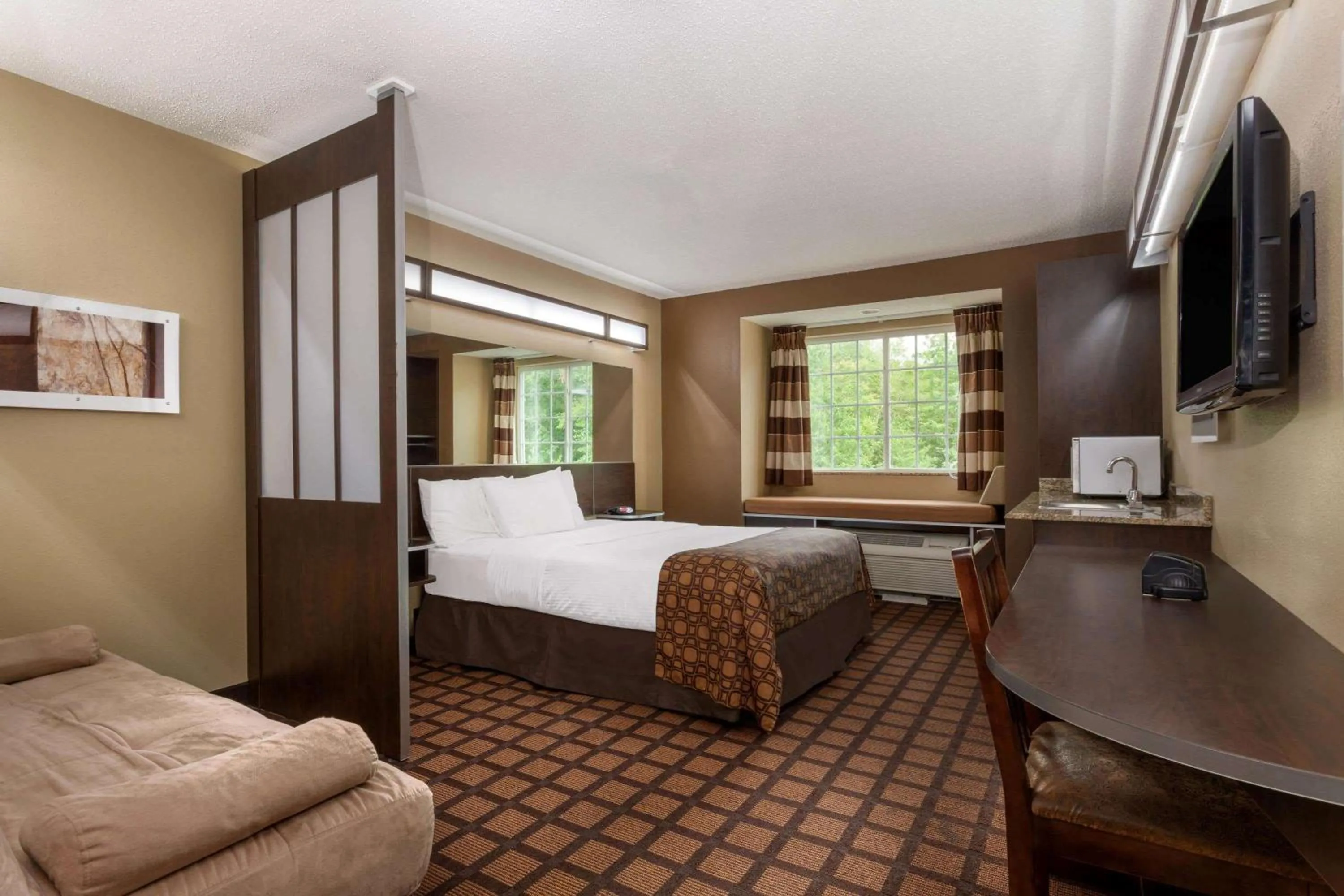 Photo of the whole room, Bed in Microtel Inn & Suites by Wyndham Columbia