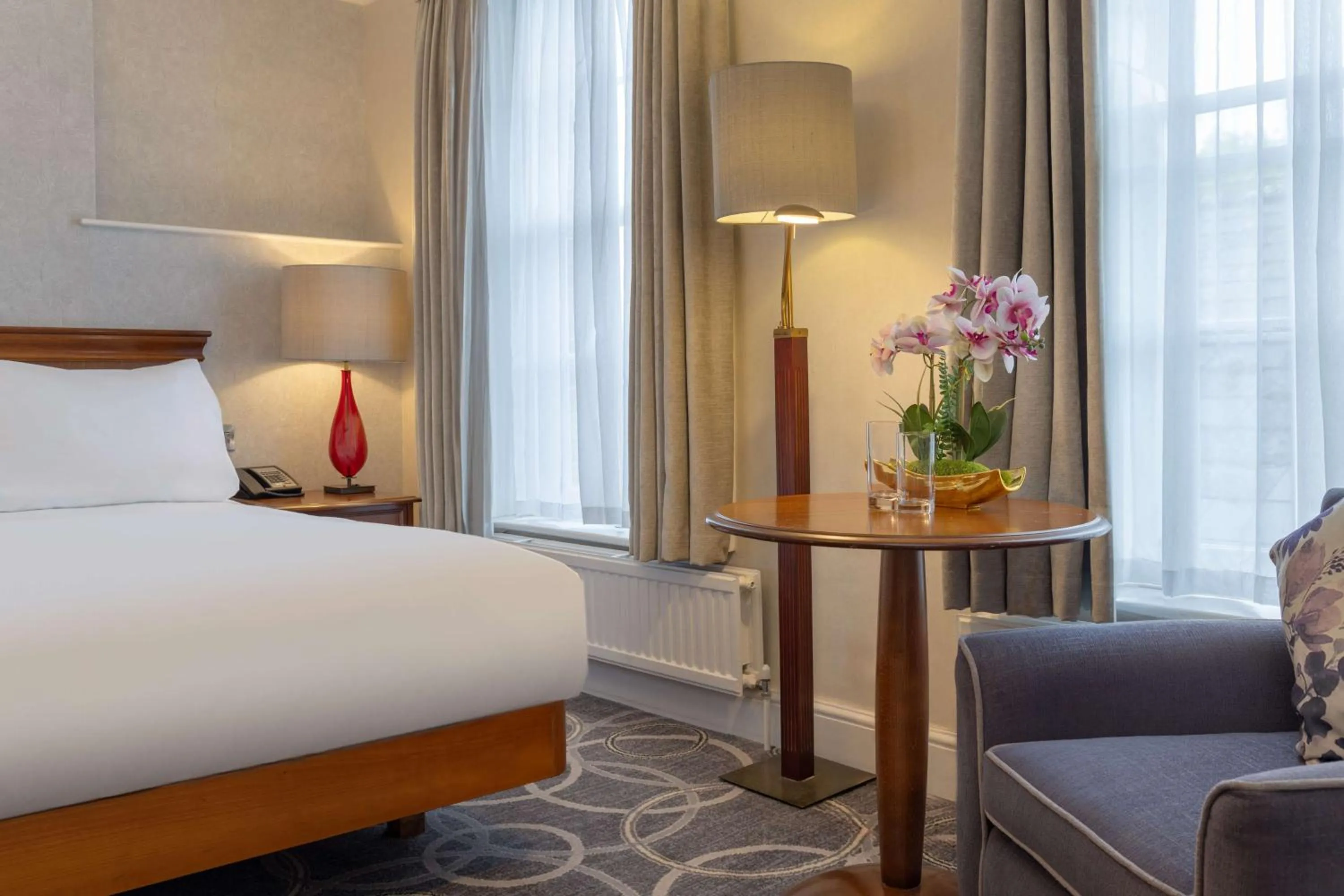 Living room, Bed in Hilton Puckrup Hall Hotel & Golf Club, Tewkesbury