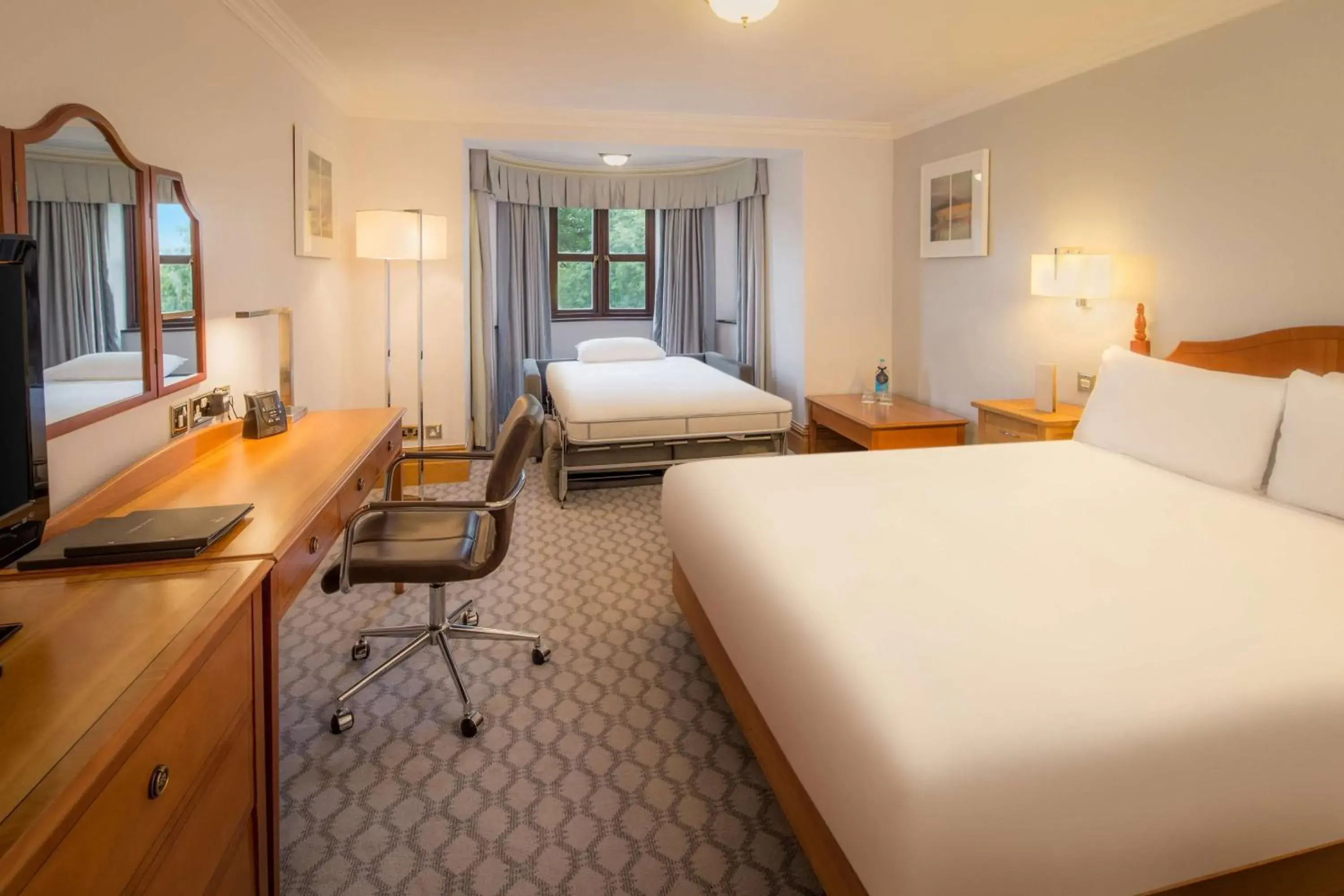 Double Family Guest Room in Hilton Puckrup Hall Hotel & Golf Club, Tewkesbury Double Family Guest Room in Hilton Puckrup Hall Hotel & Golf Club, Tewkesbury